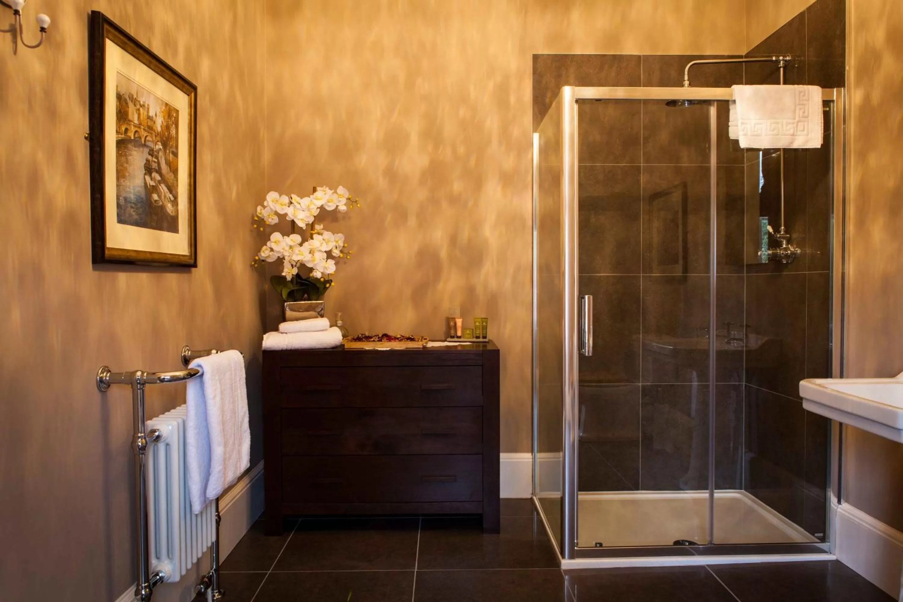 Shower in Inglewood House and Spa