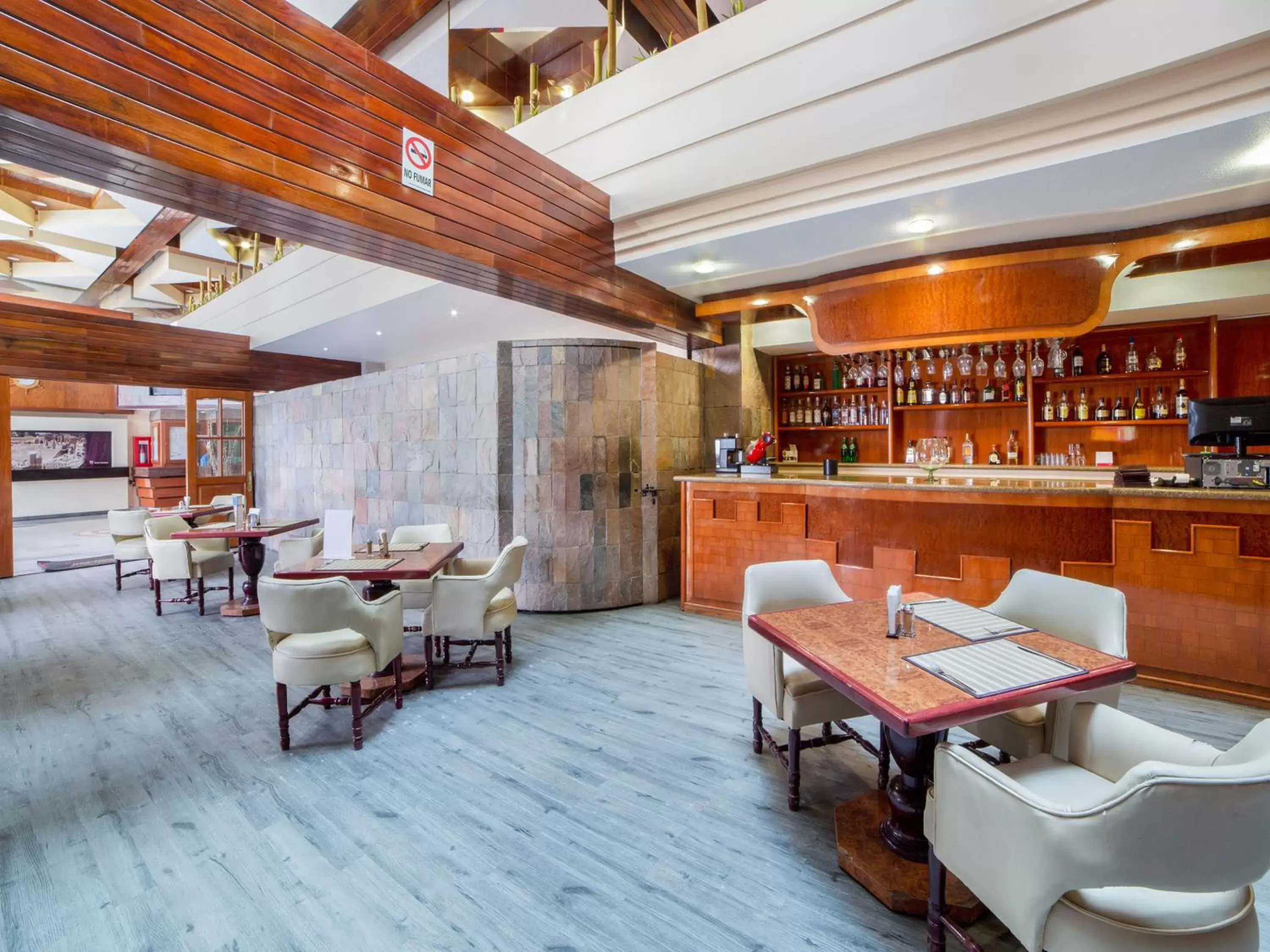 Restaurant/places to eat, Lounge/Bar in Hotel Escala Central del Norte