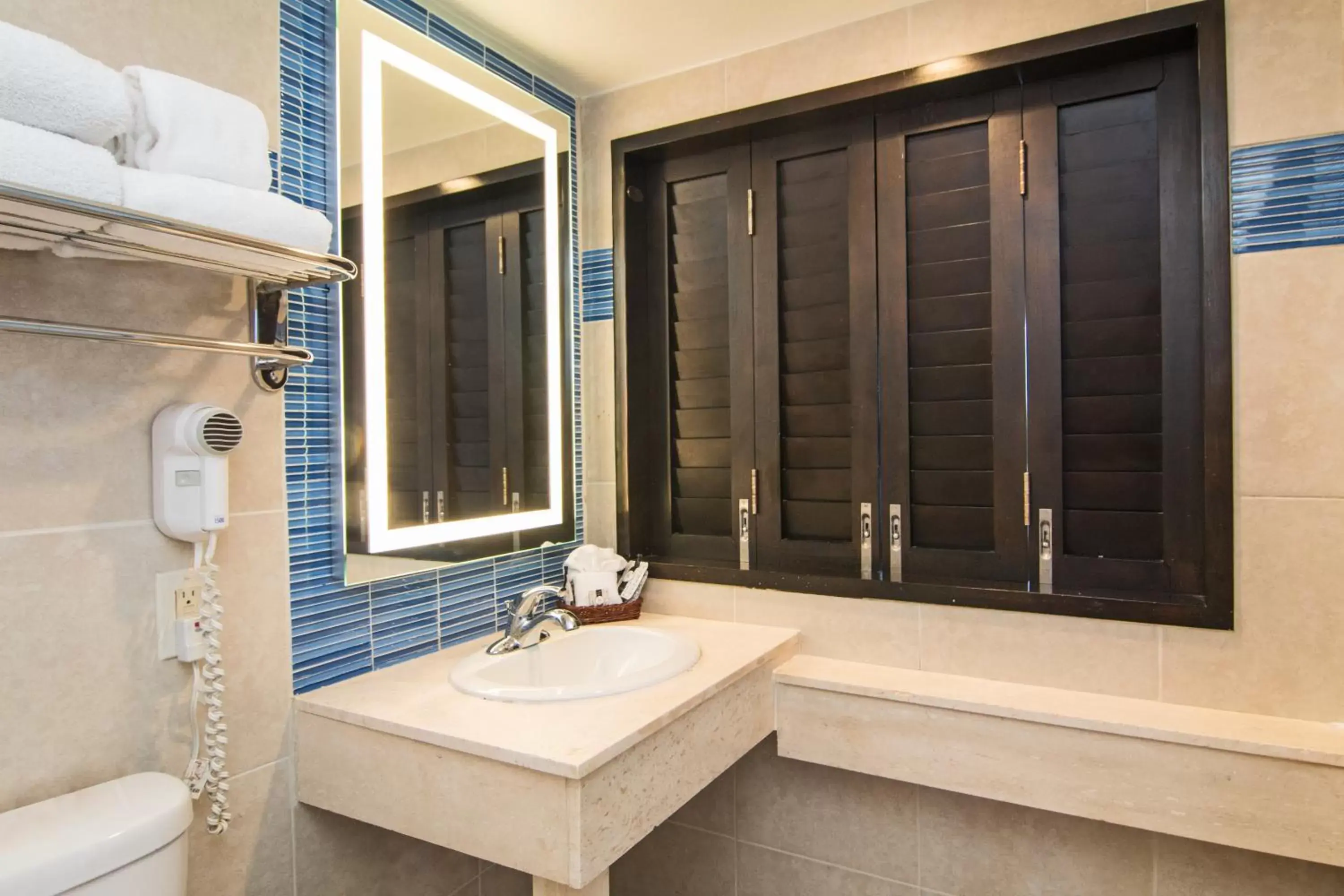 Bathroom in Windward Passage Hotel