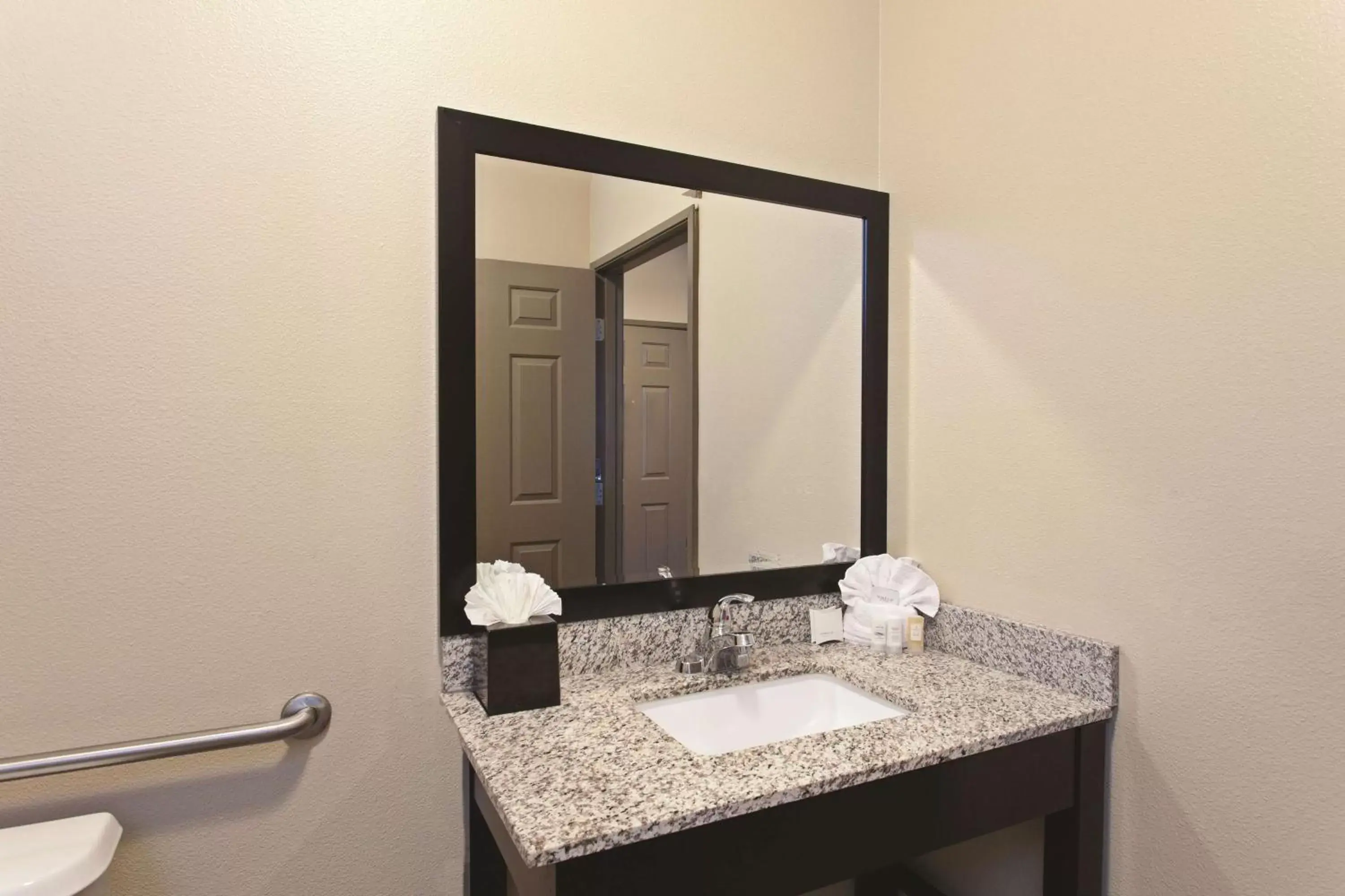 Photo of the whole room, Bathroom in La Quinta by Wyndham Los Banos