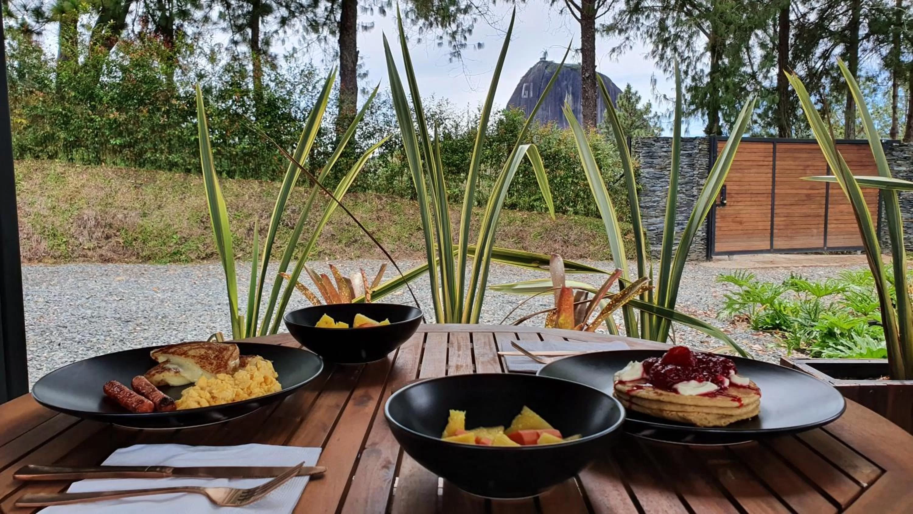 Restaurant/places to eat in Domus Glamping Guatapé
