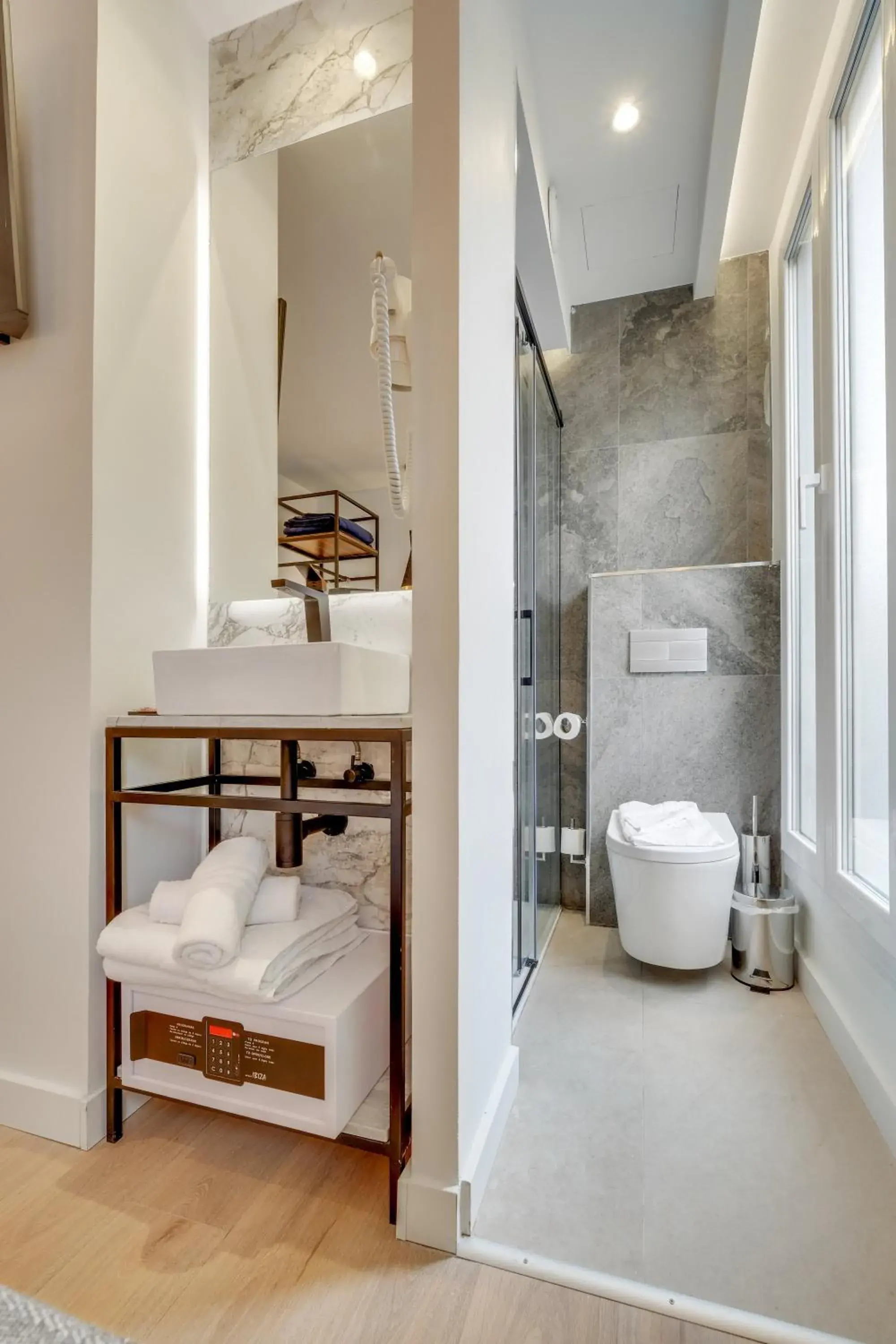 Shower, Bathroom in Hotel Beausejour