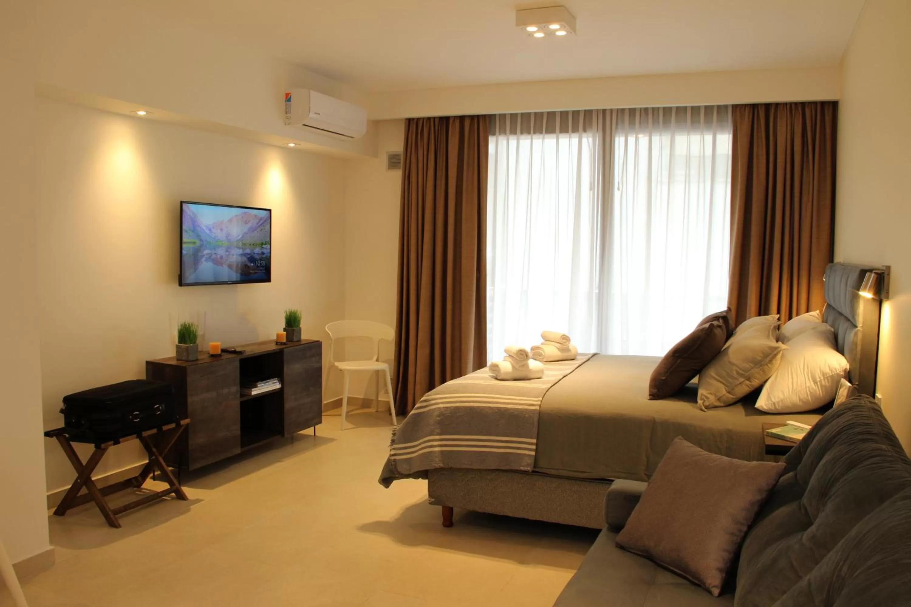 Photo of the whole room, Bed in In House BA - College