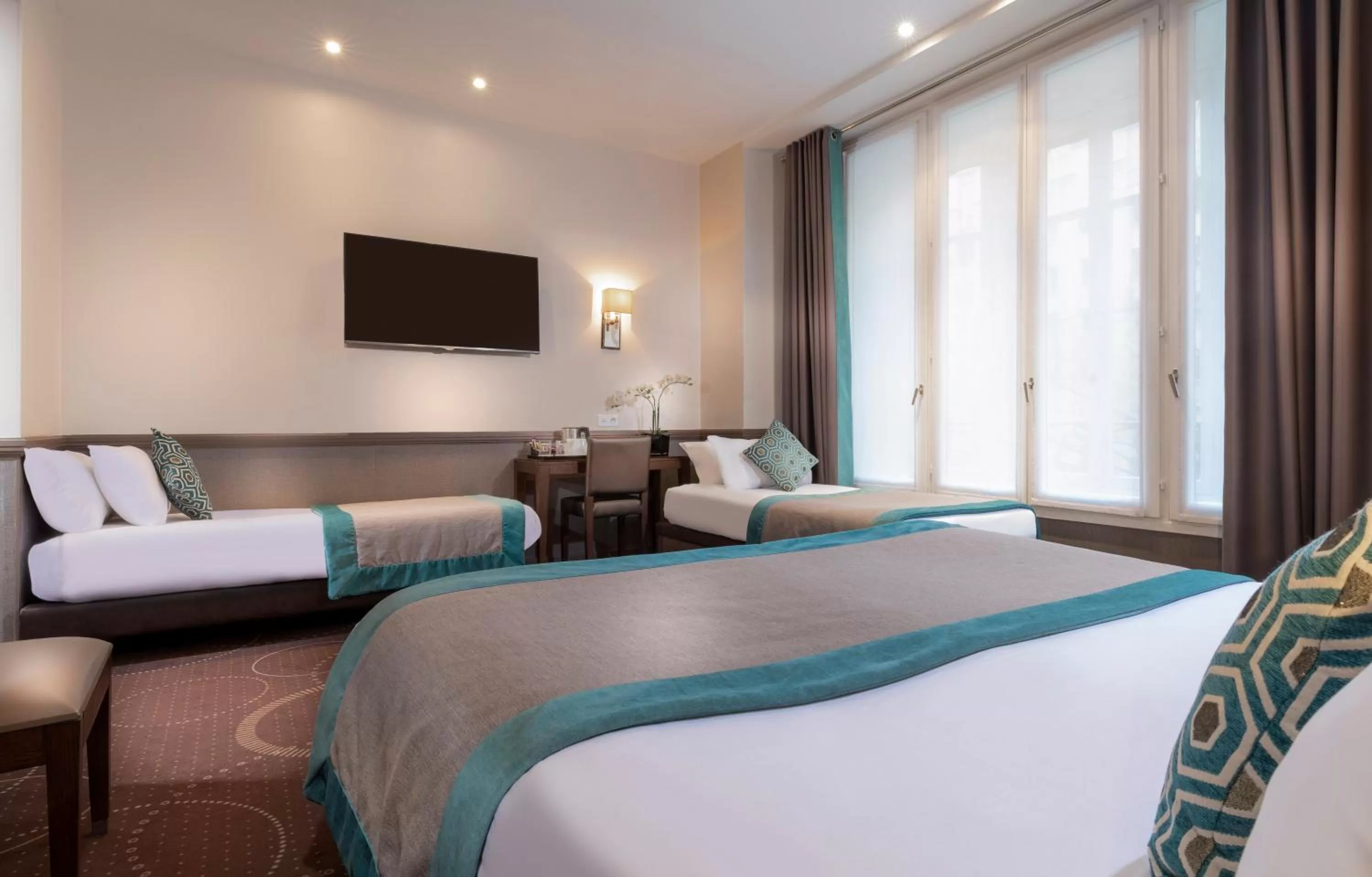 TV and multimedia, Bed in Elysées Ceramic