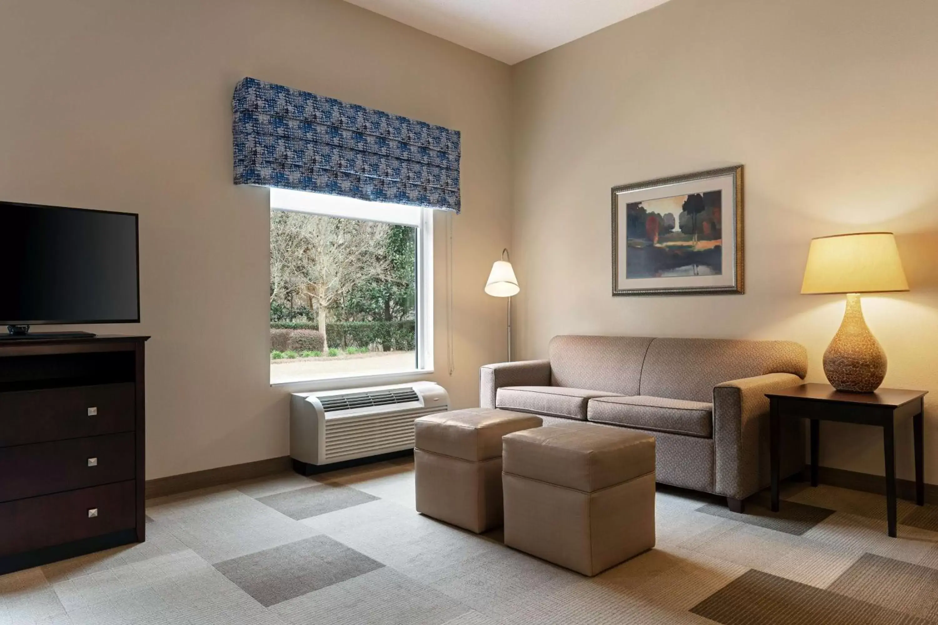 Living room, Seating Area in Hampton Inn & Suites Atlanta Airport West Camp Creek Pkwy