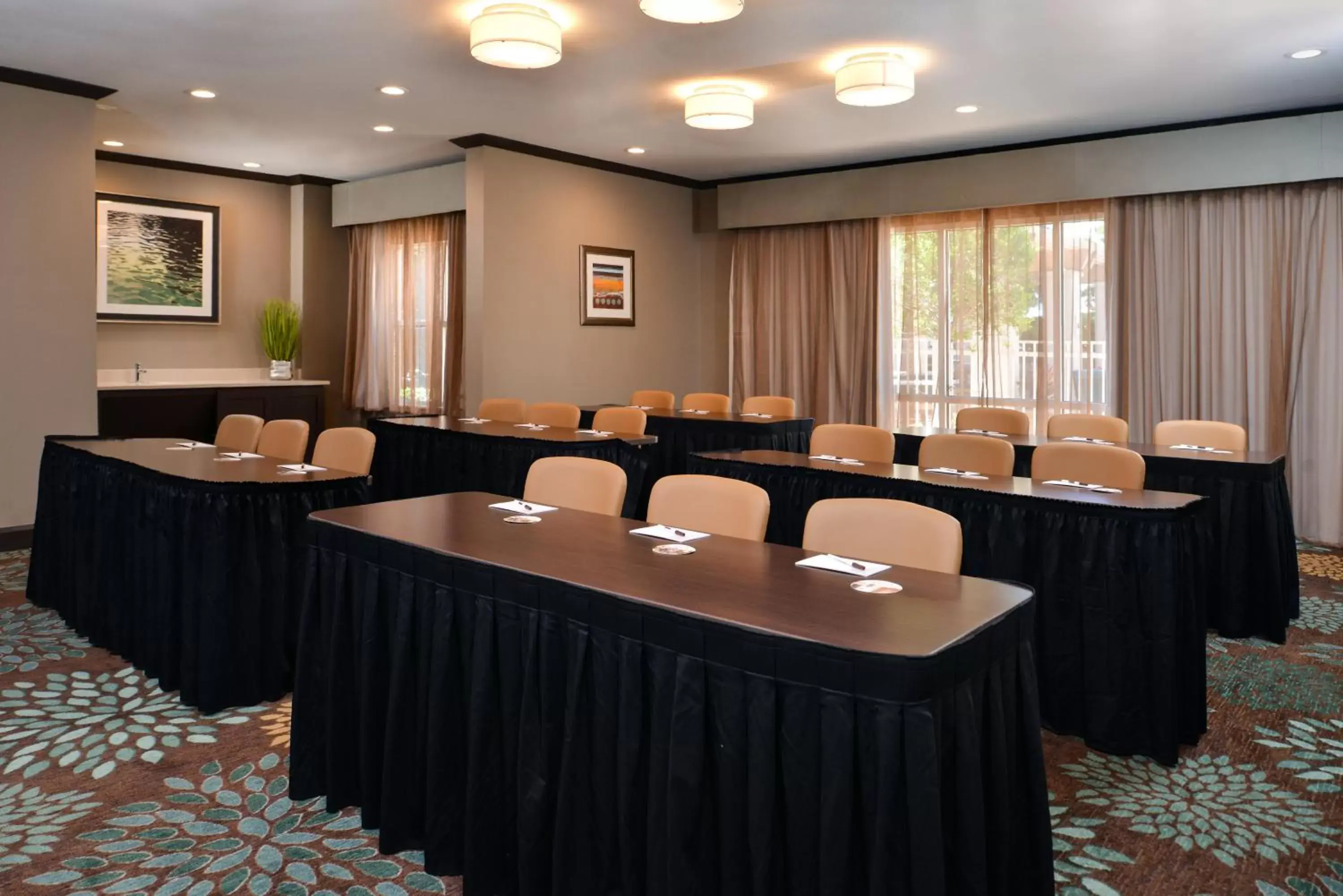 Meeting/conference room in Staybridge Suites Wichita Falls, an IHG Hotel