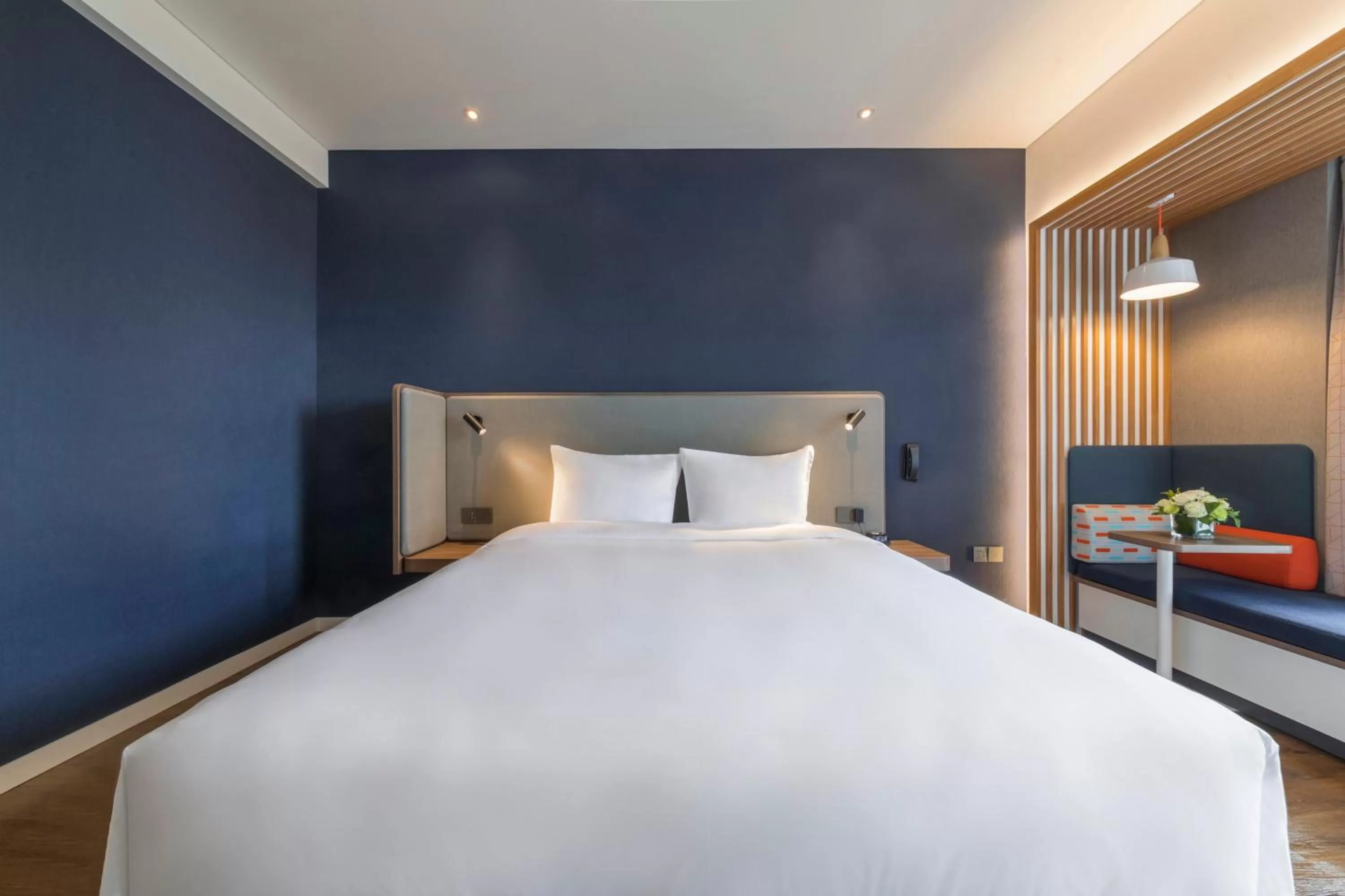 Photo of the whole room, Bed in Holiday Inn Express Qingdao Chengyang Central by IHG