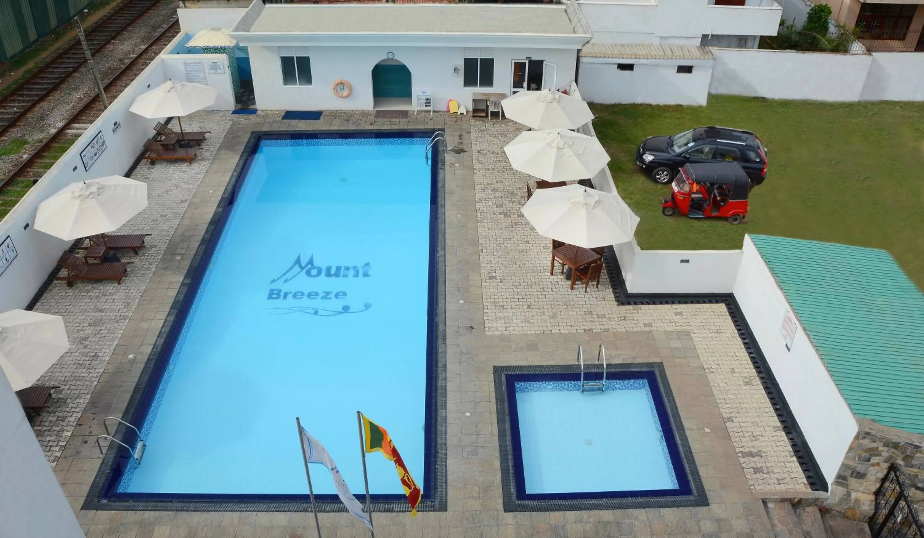 Swimming Pool in Mount Breeze Hotel