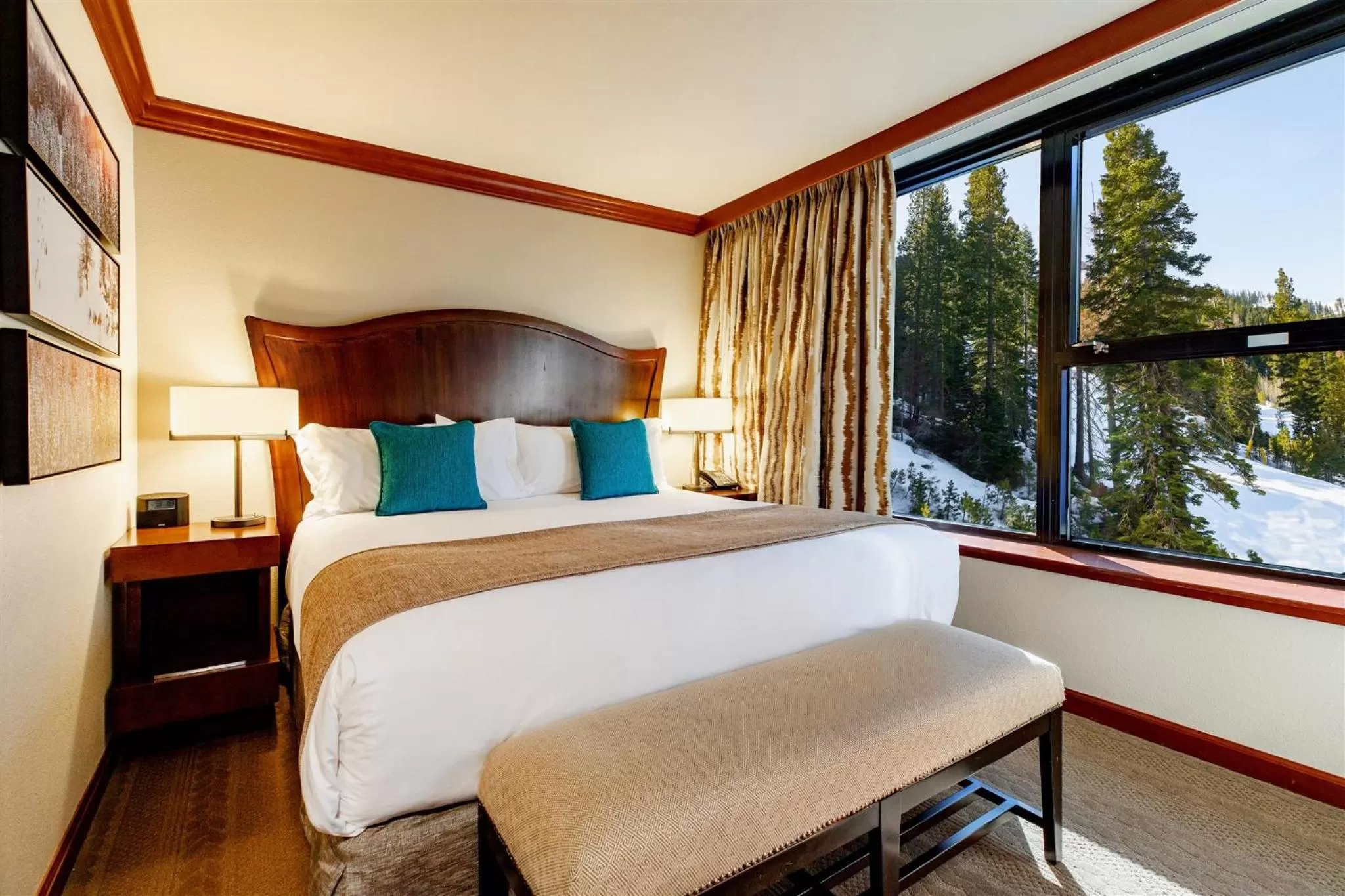 Bedroom, Bed in Everline Resort and Spa, Lake Tahoe