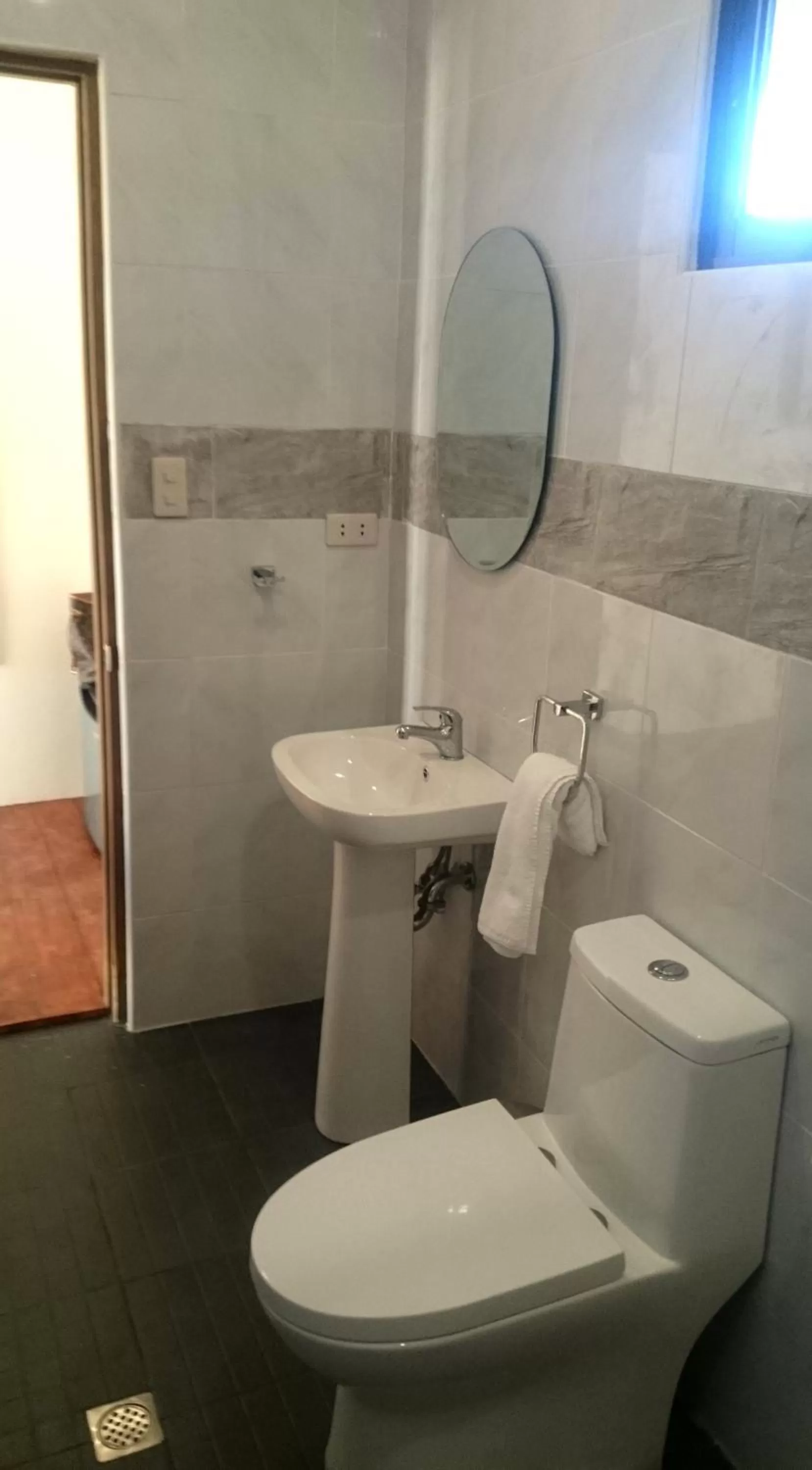 Toilet in Alona Pawikan