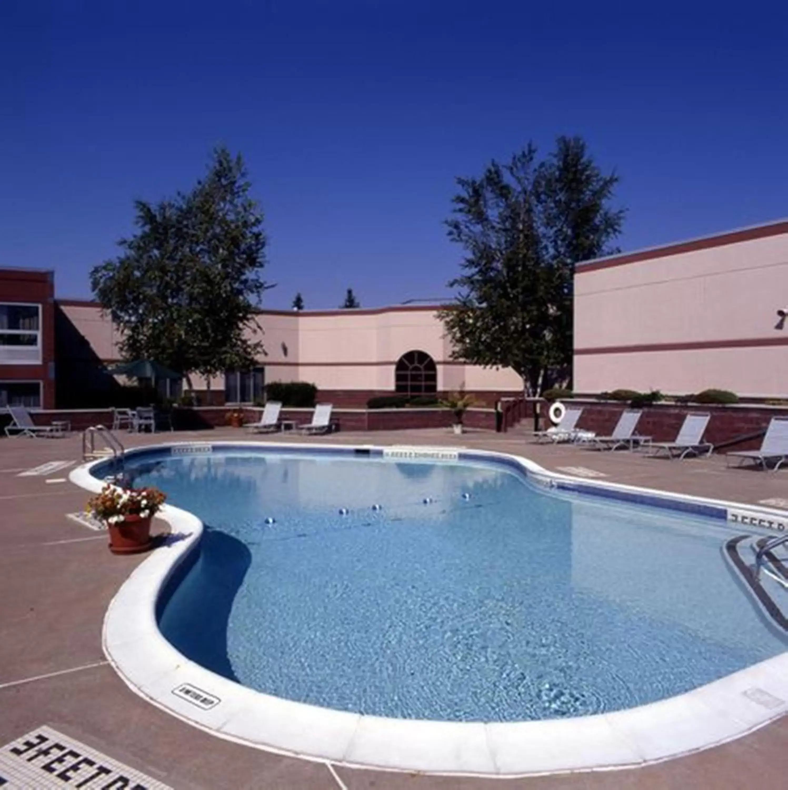 Swimming Pool in Burrstone Inn, Ascend Hotel Collection