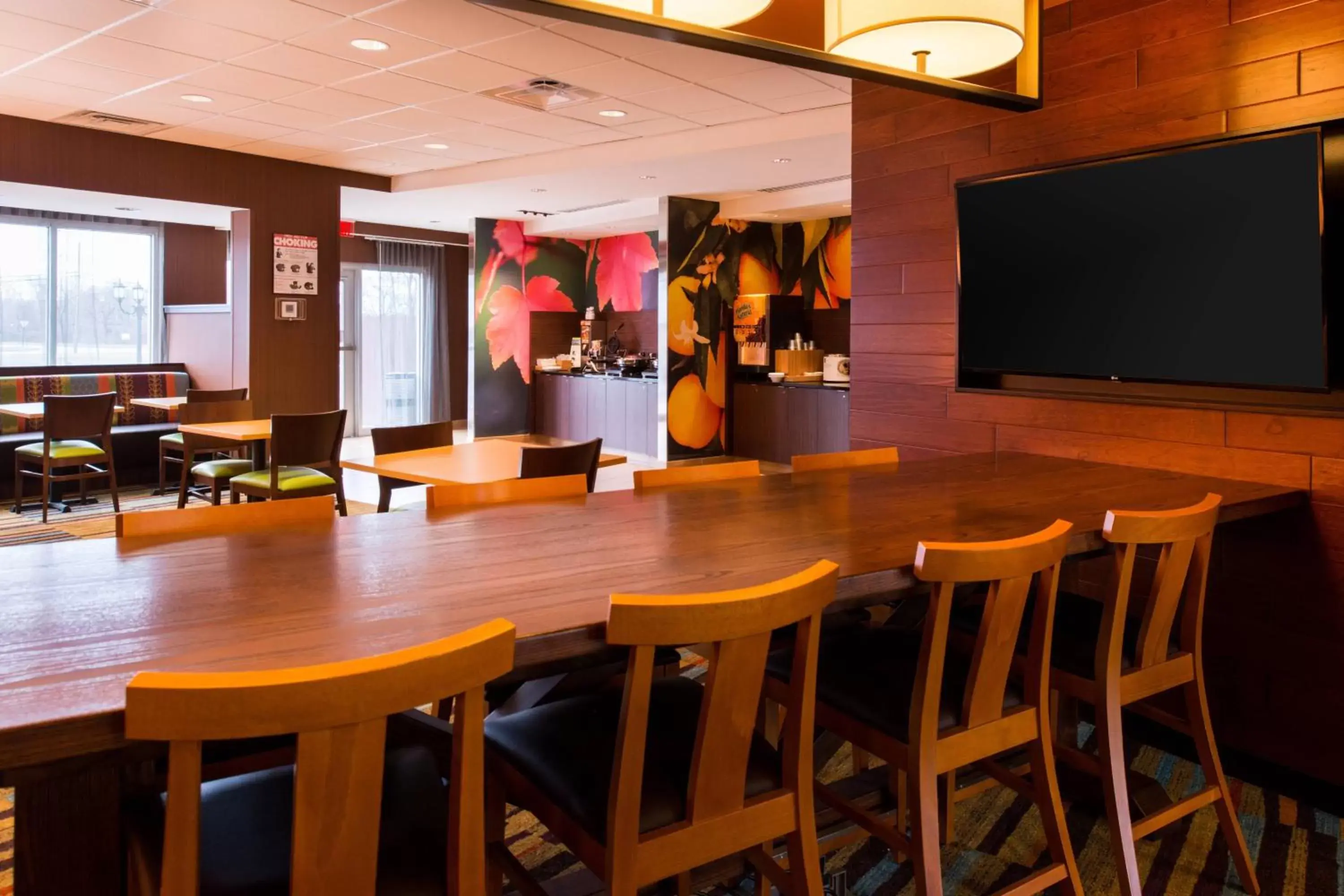 Restaurant/places to eat, TV/Entertainment Center in Fairfield Inn & Suites by Marriott Utica