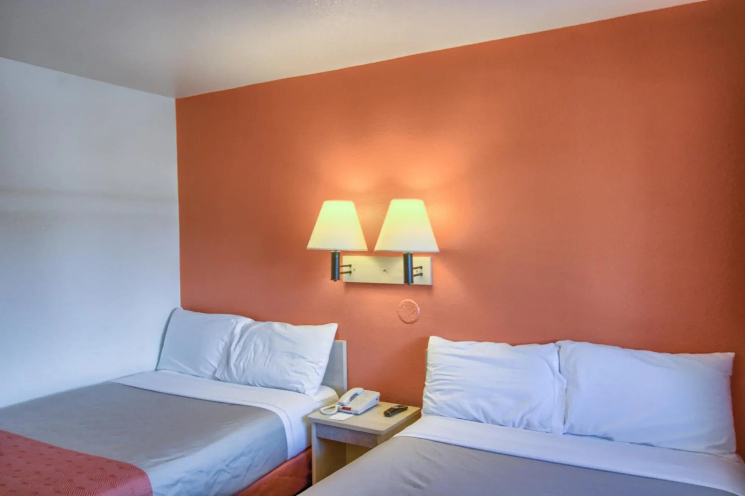 Bedroom, Bed in Motel 6-Everett, WA - North Bedroom, Bed in Motel 6-Everett, WA - North