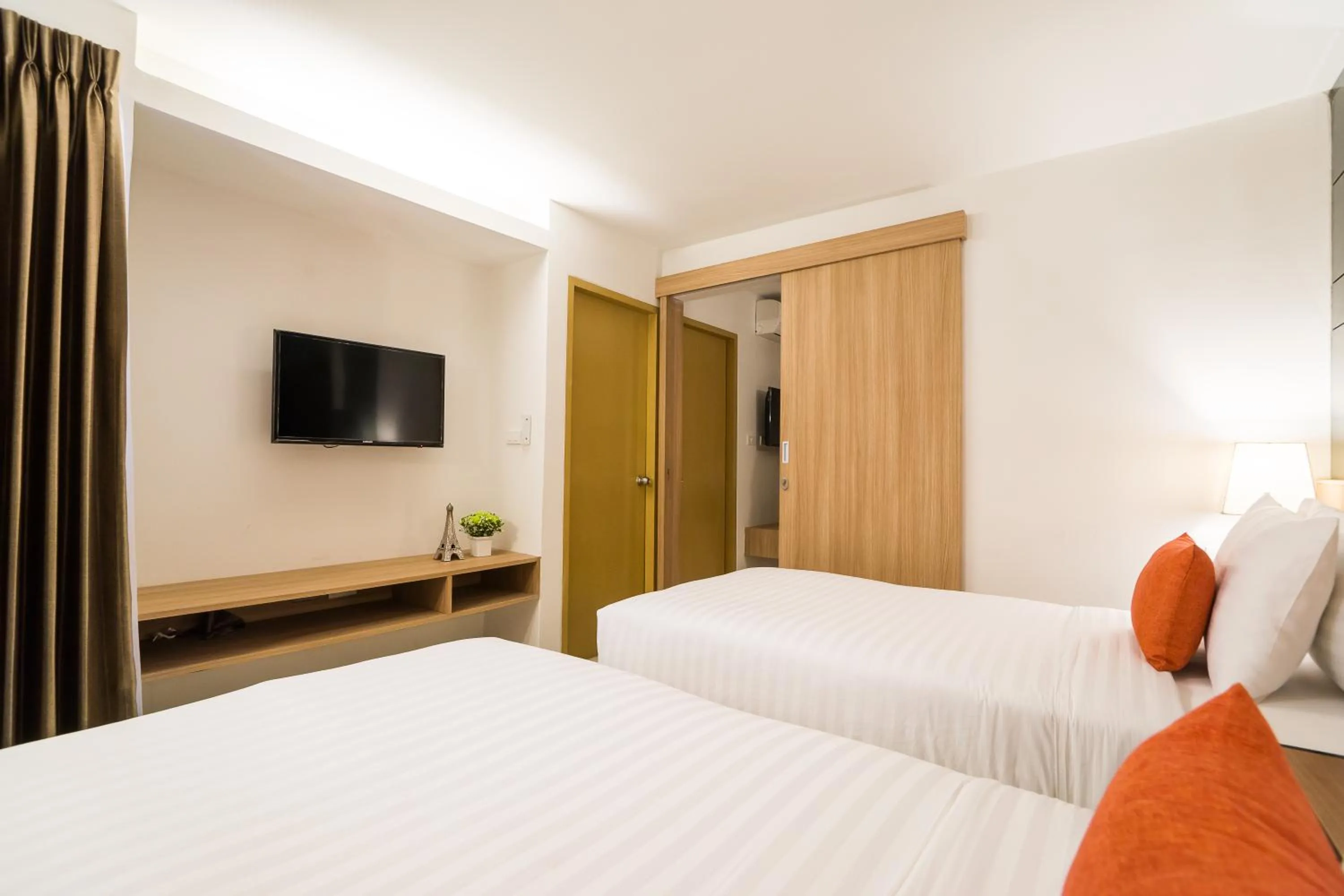 Photo of the whole room, Bed in Beyond Suite