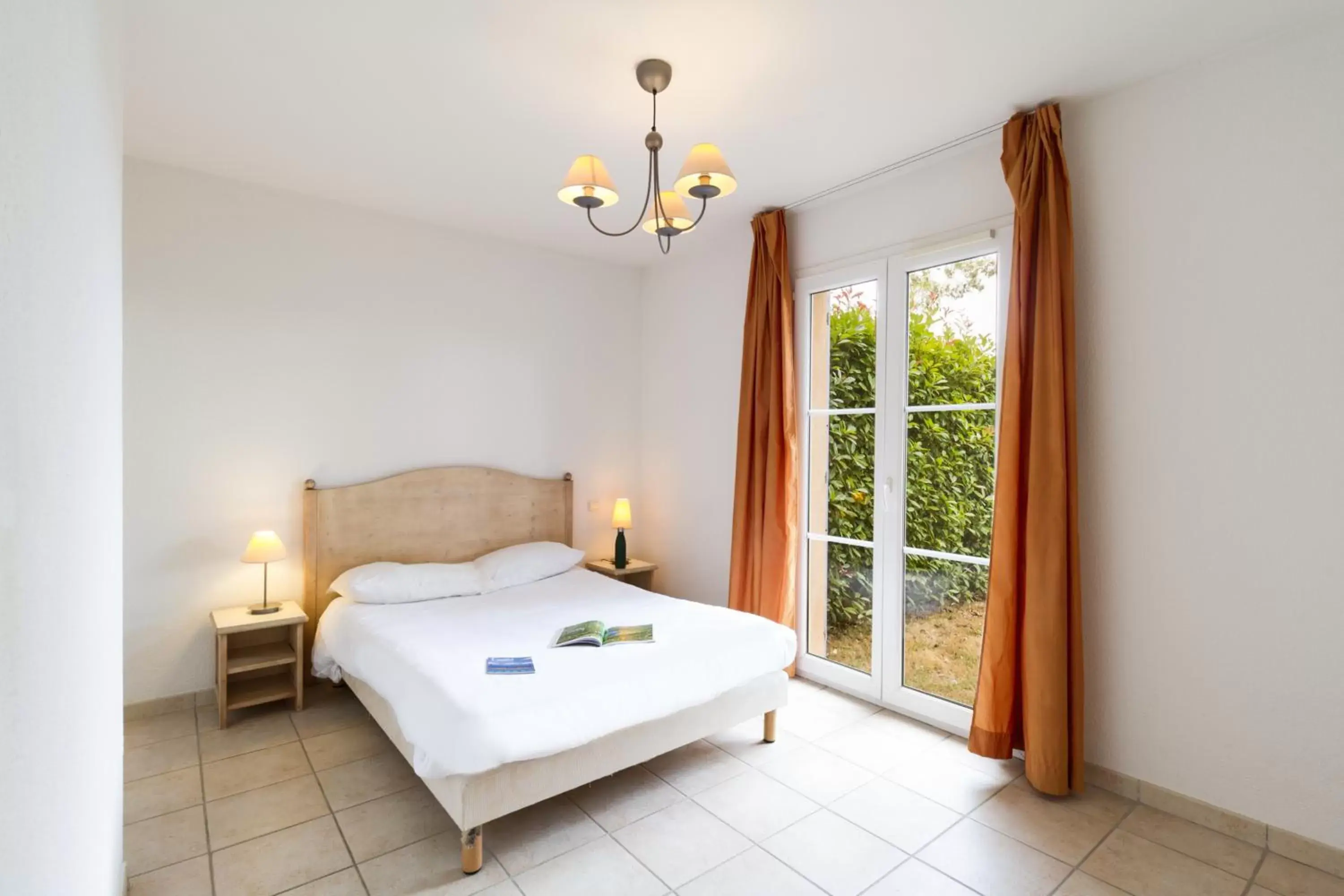 Bedroom, Bed in Garden & City Les Bastides de Grimaud