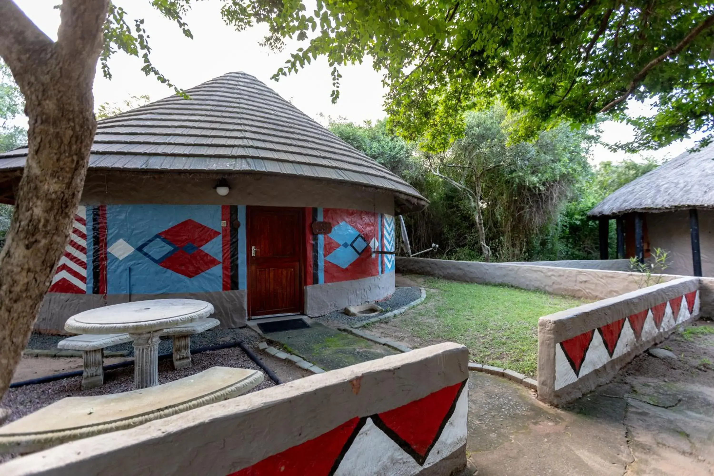 Seating area in Gooderson DumaZulu Lodge