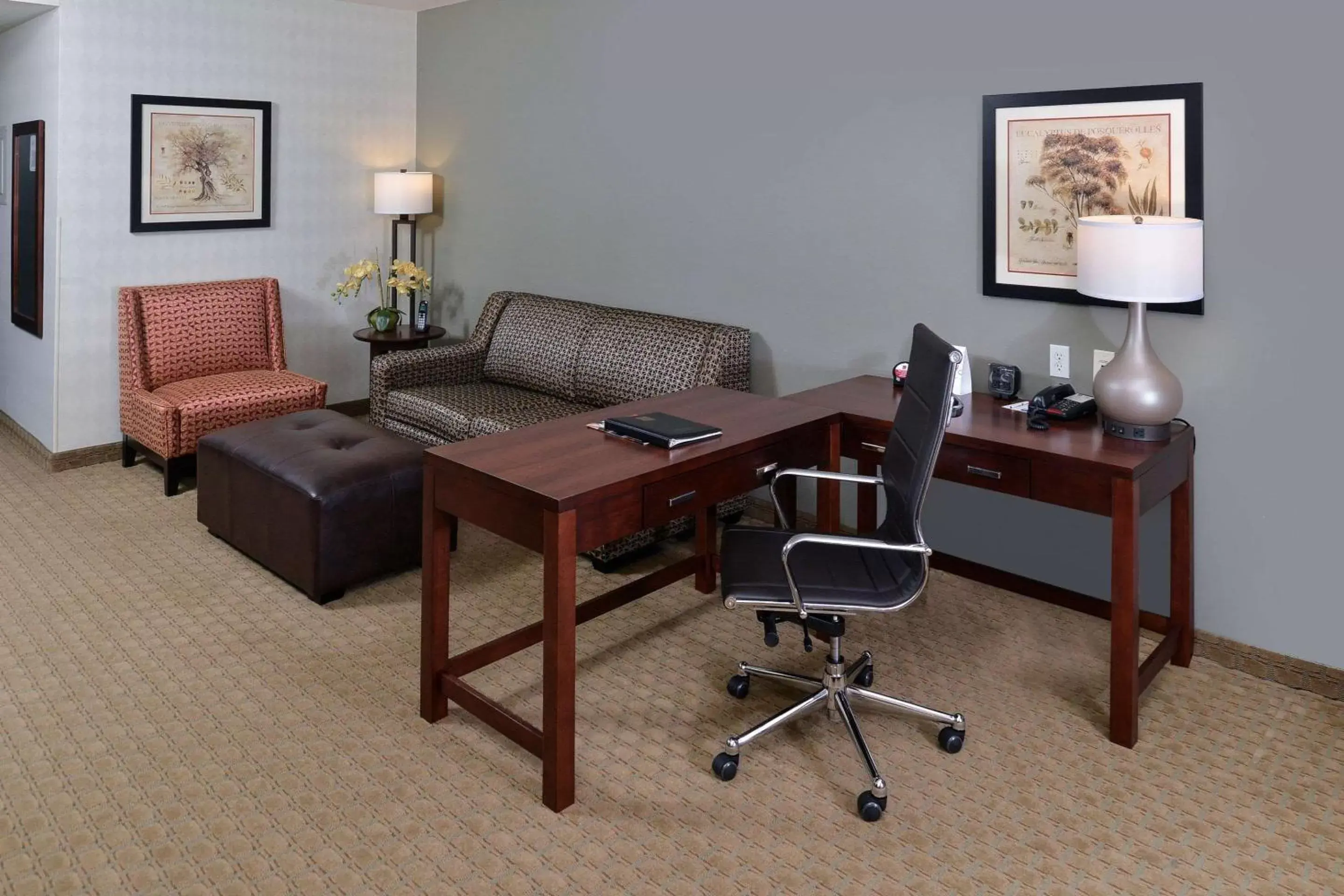 Photo of the whole room, Seating Area in Comfort Suites Airport Tukwila Seattle