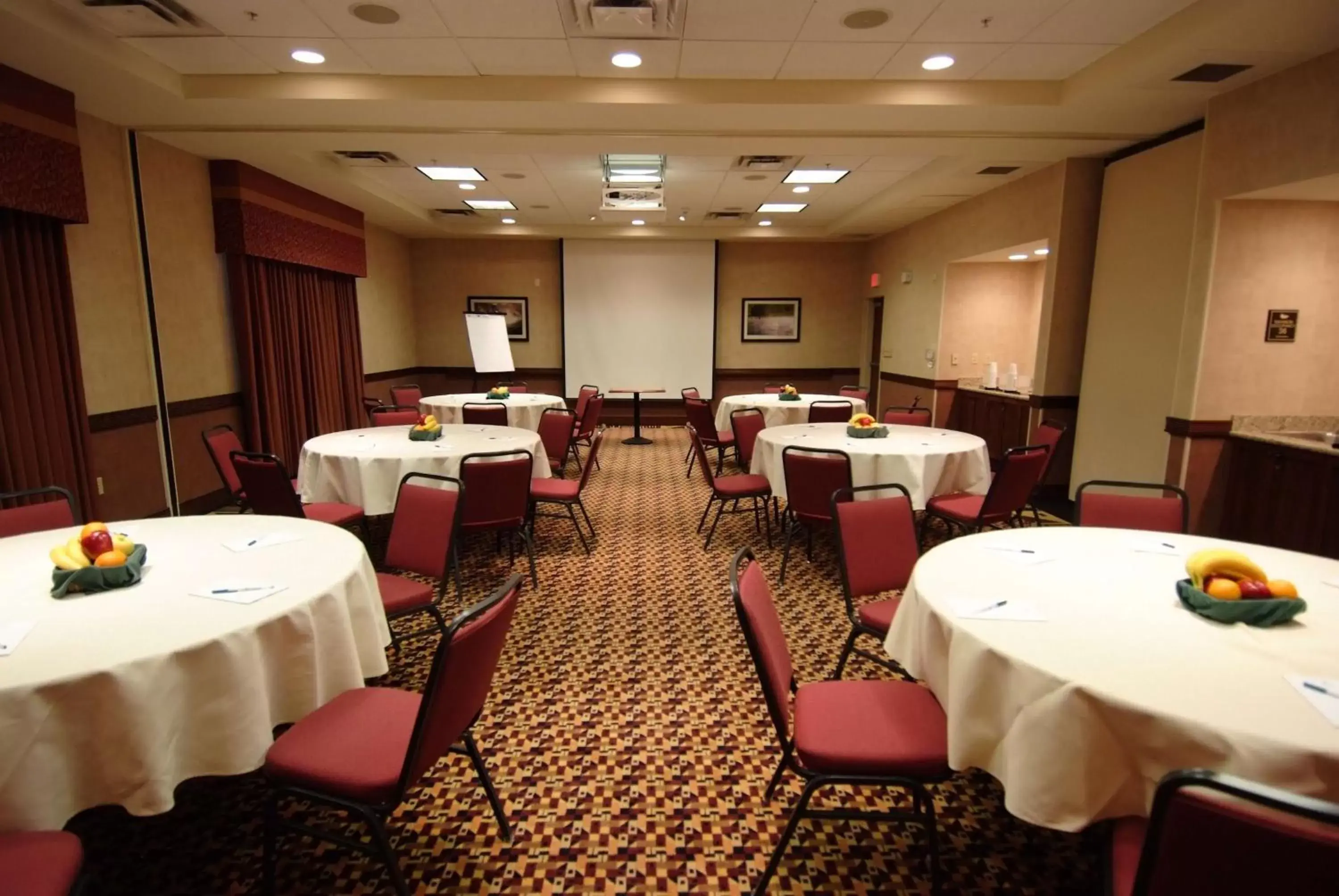 Meeting/conference room, Restaurant/Places to Eat in Homewood Suites By Hilton Anchorage, Ak