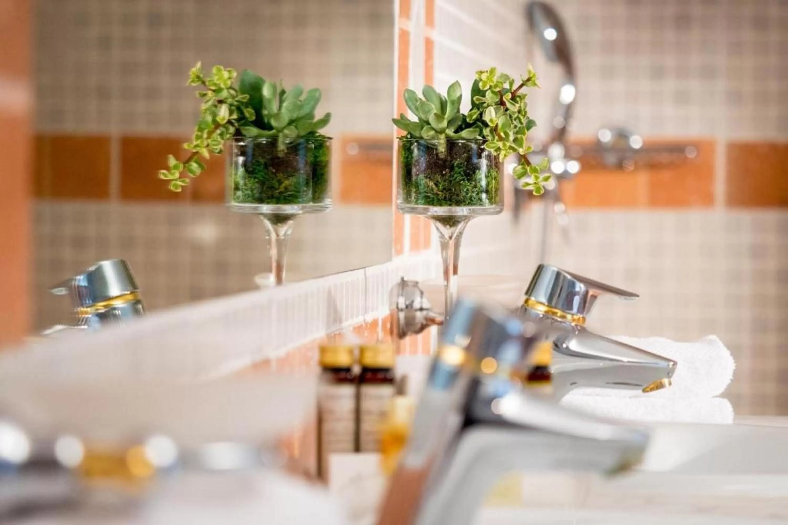 Bathroom in Grand Hotel d'Orange, BW Signature Collection