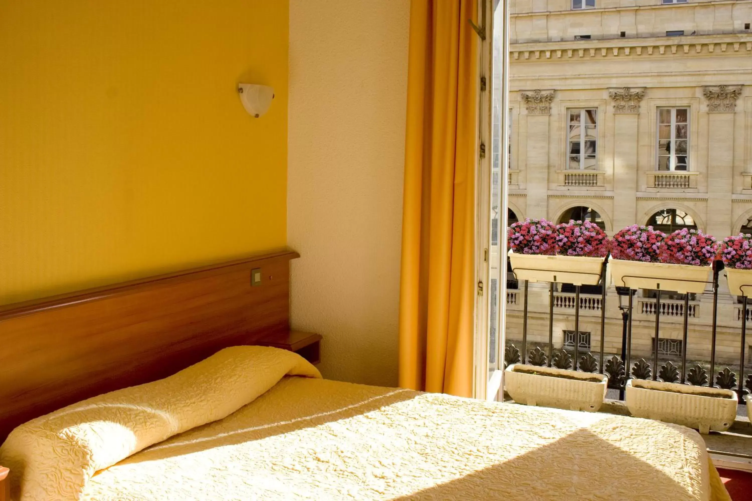 Bed in Hotel de L'Opéra