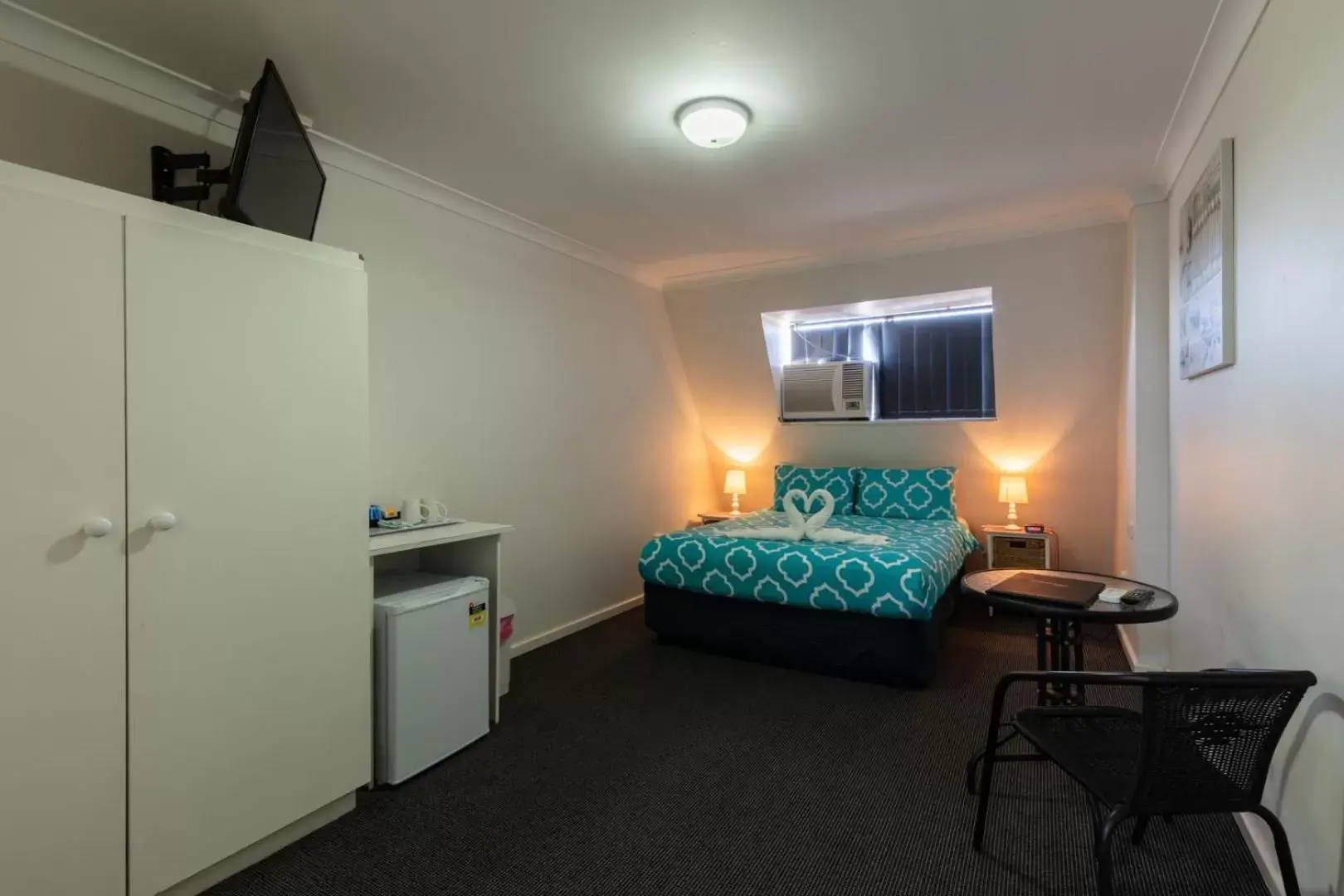 Photo of the whole room, Bed in Sails Geraldton Accommodation