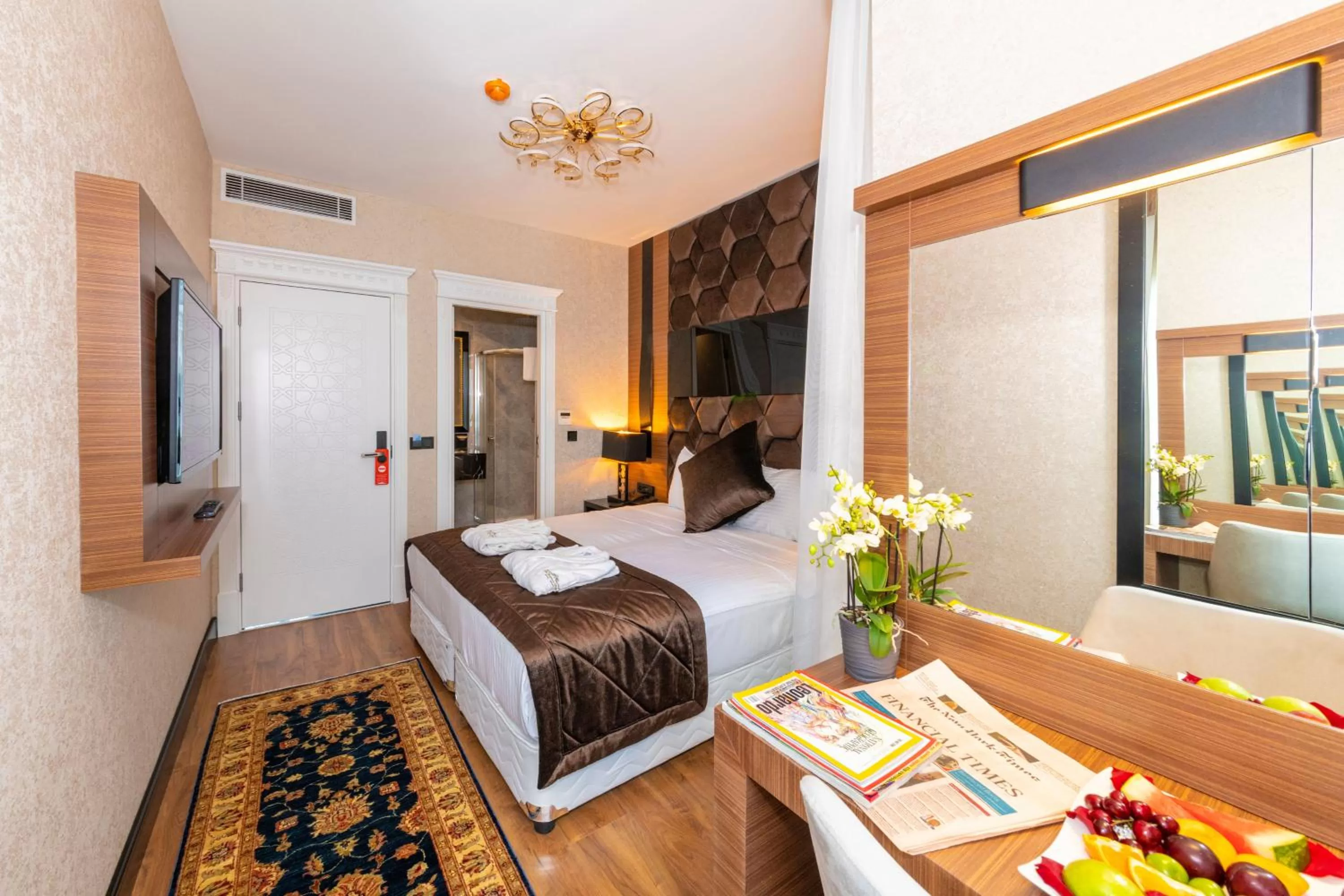 Photo of the whole room, Bed in Eastanbul Suites