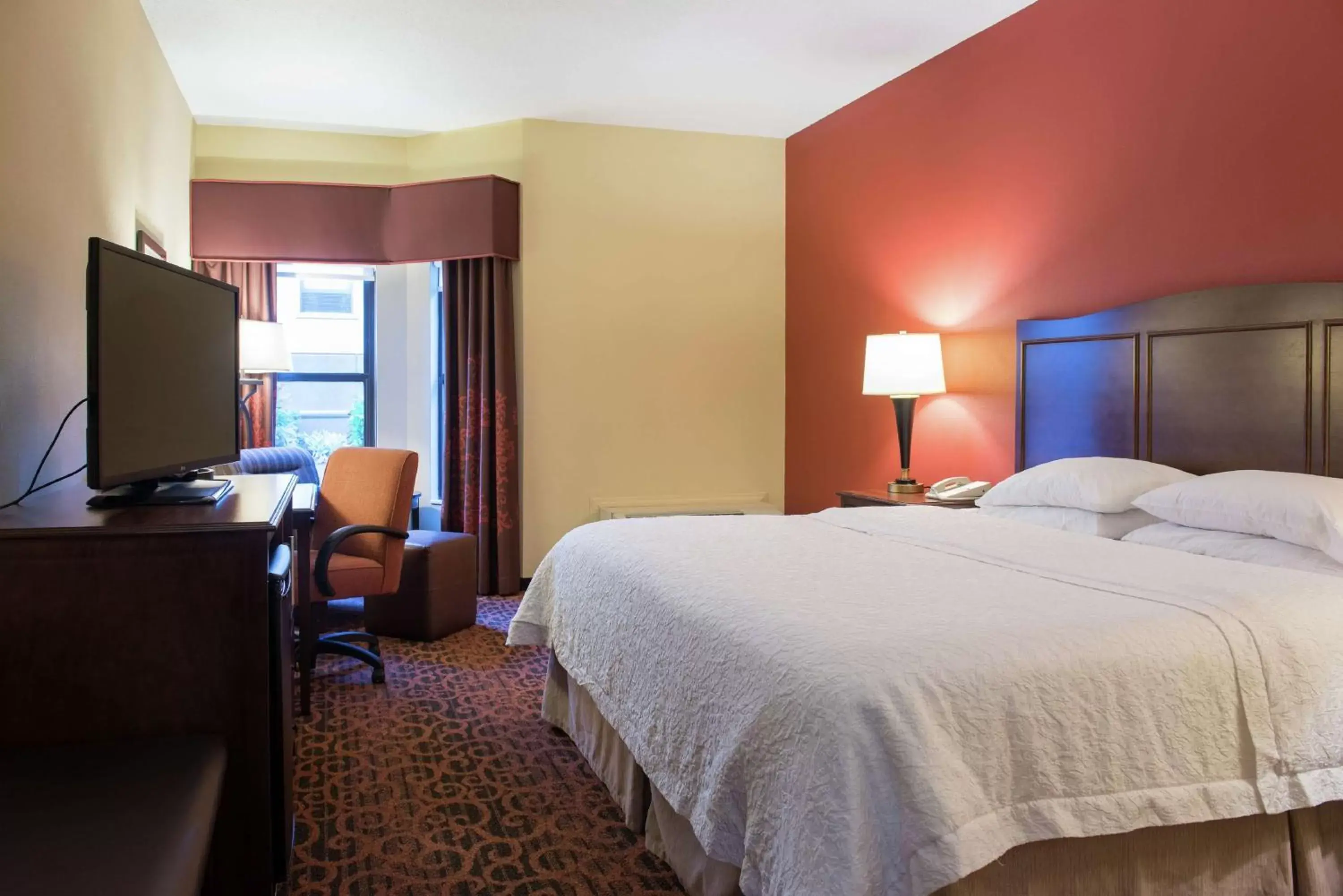 Bedroom, Bed in Hampton Inn & Suites Tampa-North