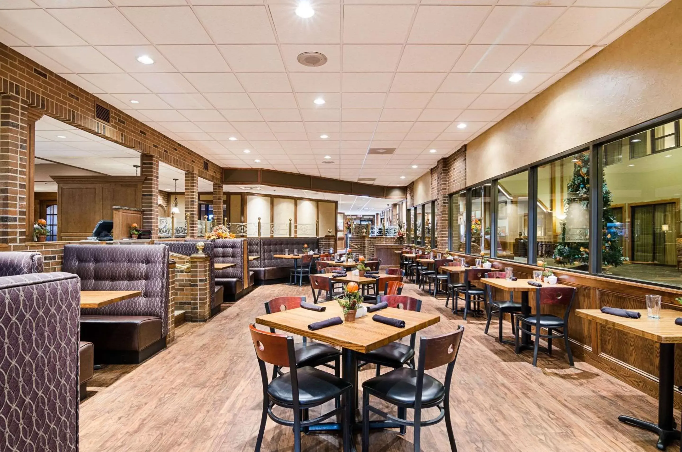 Restaurant/places to eat in Clarion Inn Garden City Restaurant/places to eat in Clarion Inn Garden City