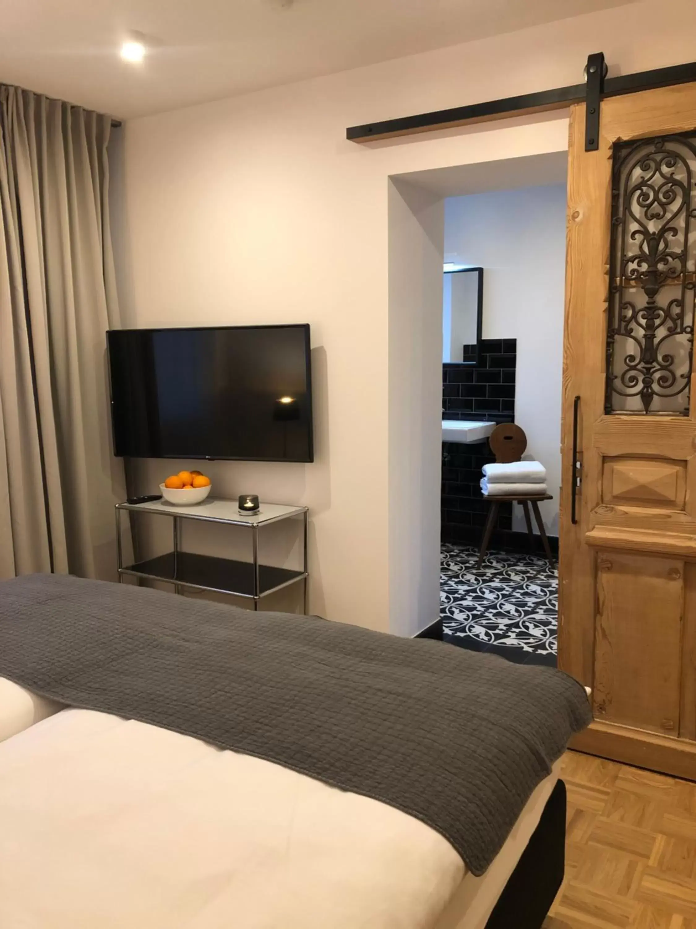 Hotel Room in der Gänsbühl auf der Stadtmauer Hotel Room in der Gänsbühl auf der Stadtmauer