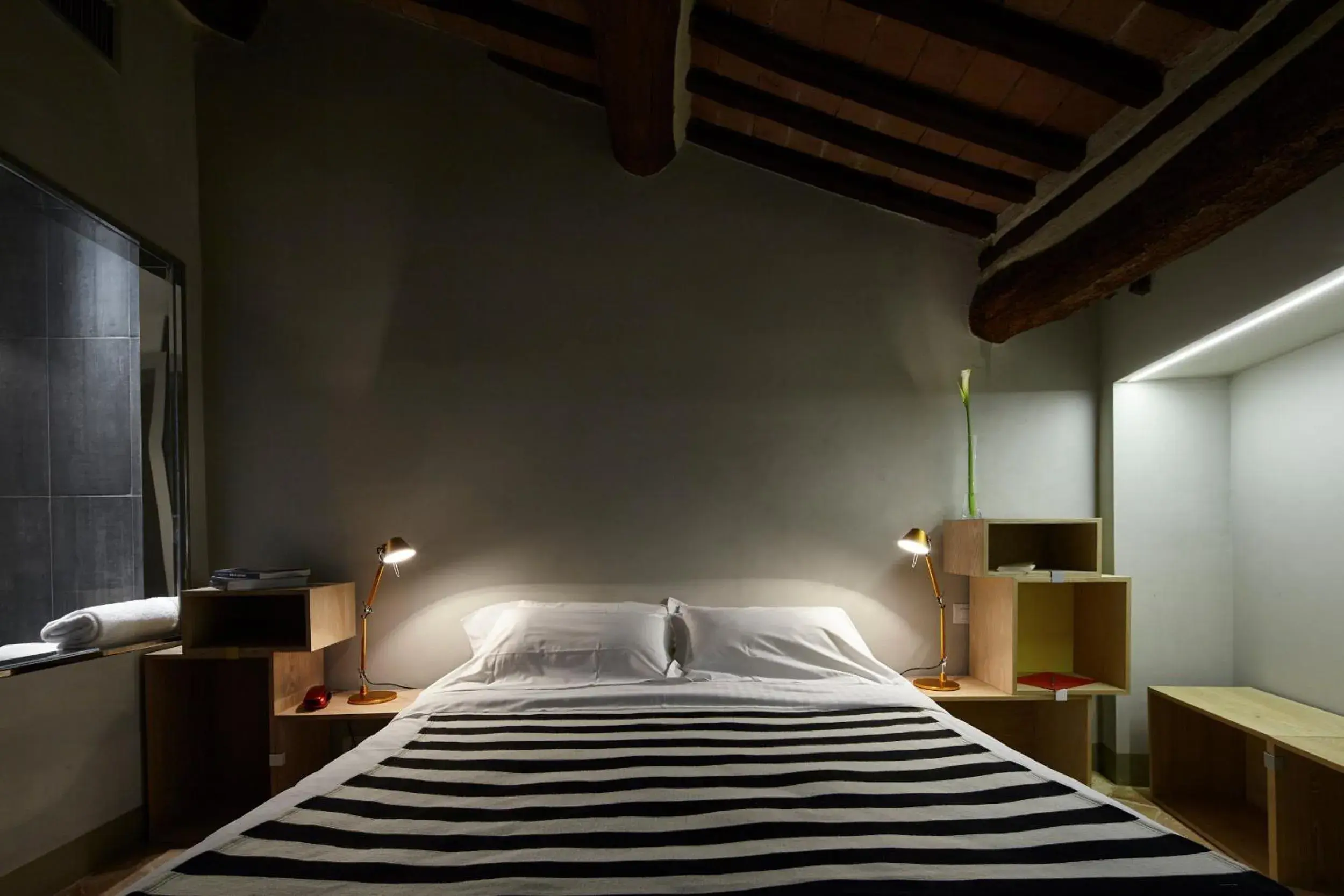 Bed in Palazzetto Rosso - Art Hotel