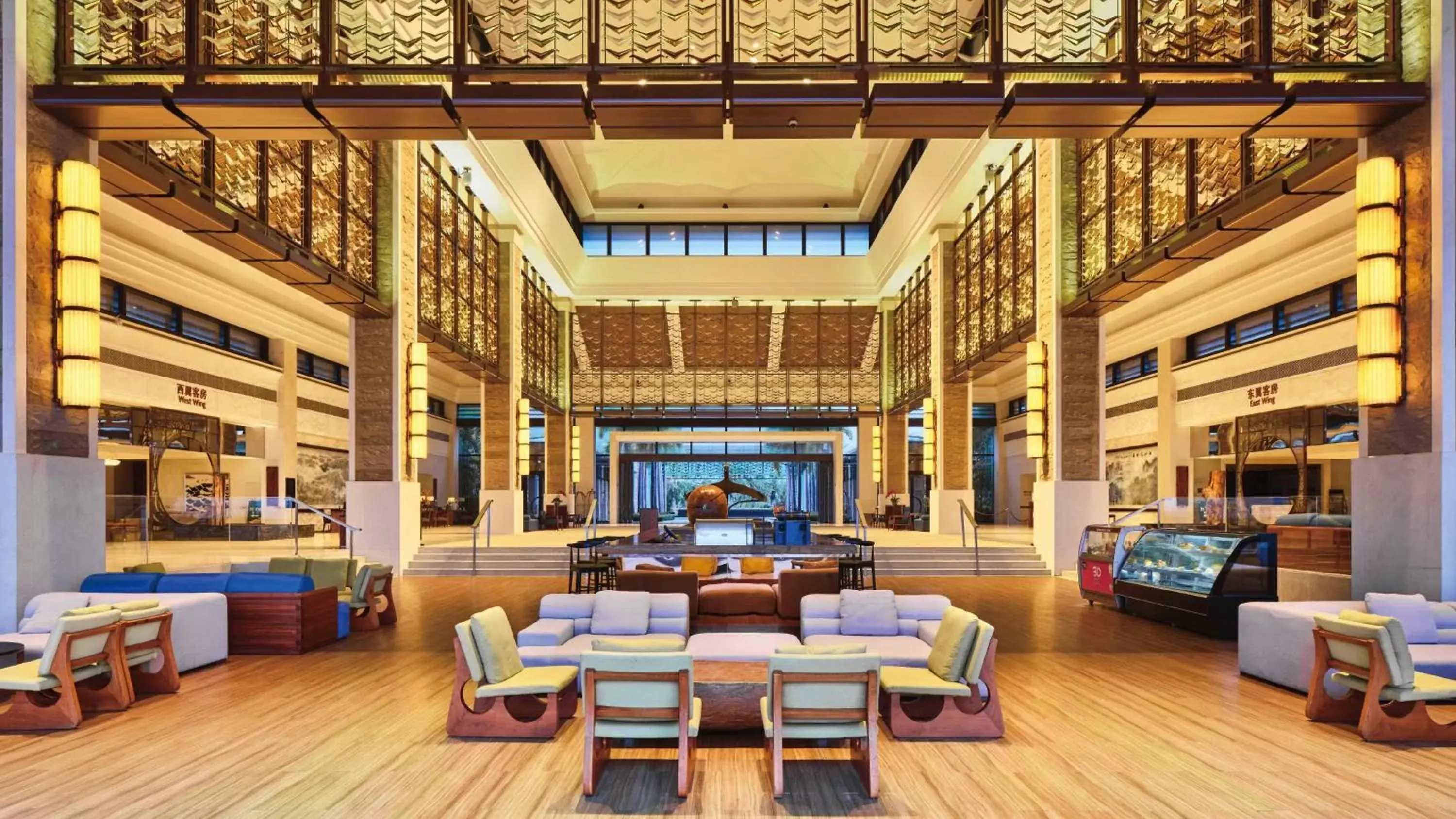 Lounge or bar, Restaurant/Places to Eat in Crowne Plaza Hailing Island, an IHG Hotel Lounge or bar, Restaurant/Places to Eat in Crowne Plaza Hailing Island, an IHG Hotel