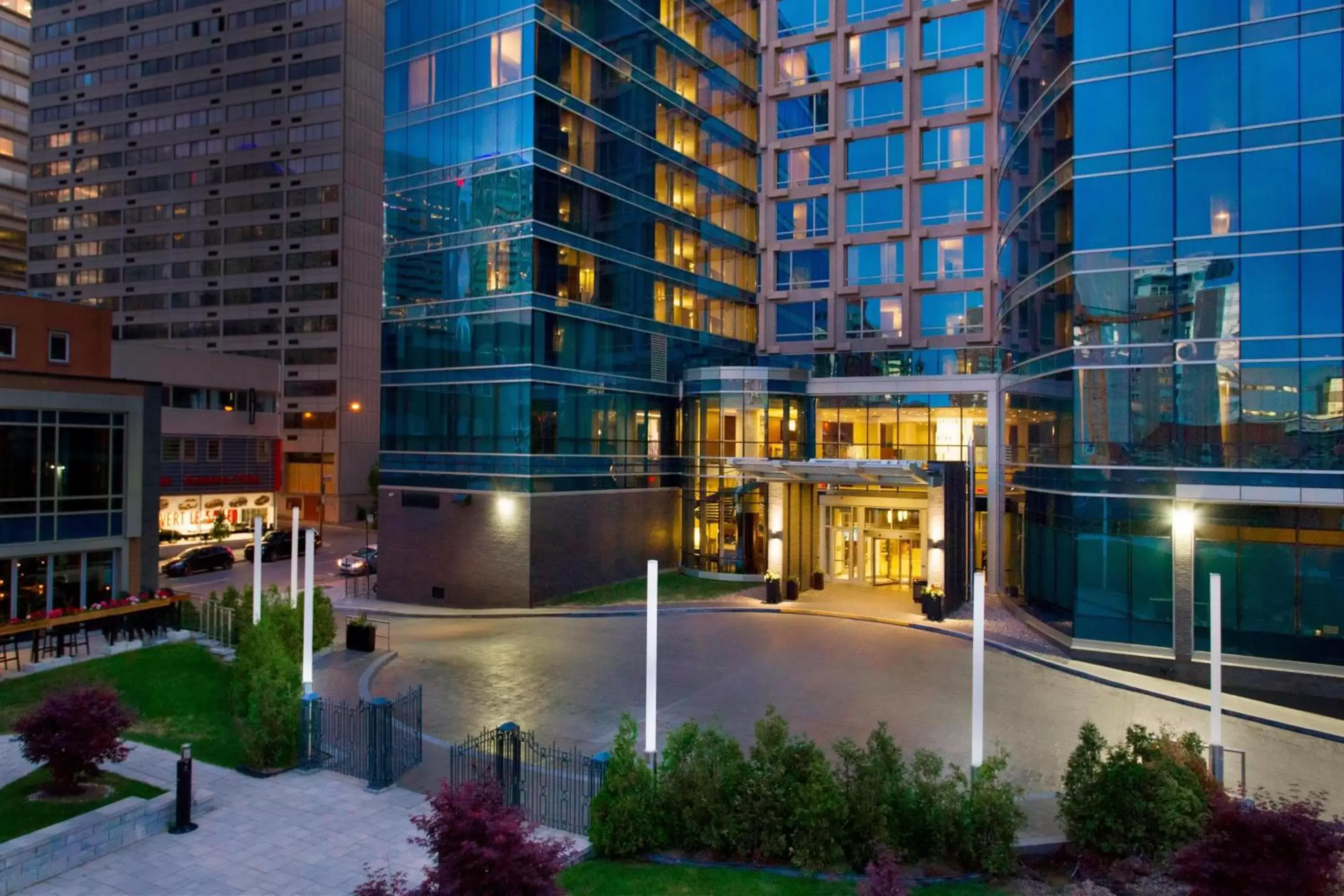 Property Building in Courtyard by Marriott Montreal Downtown