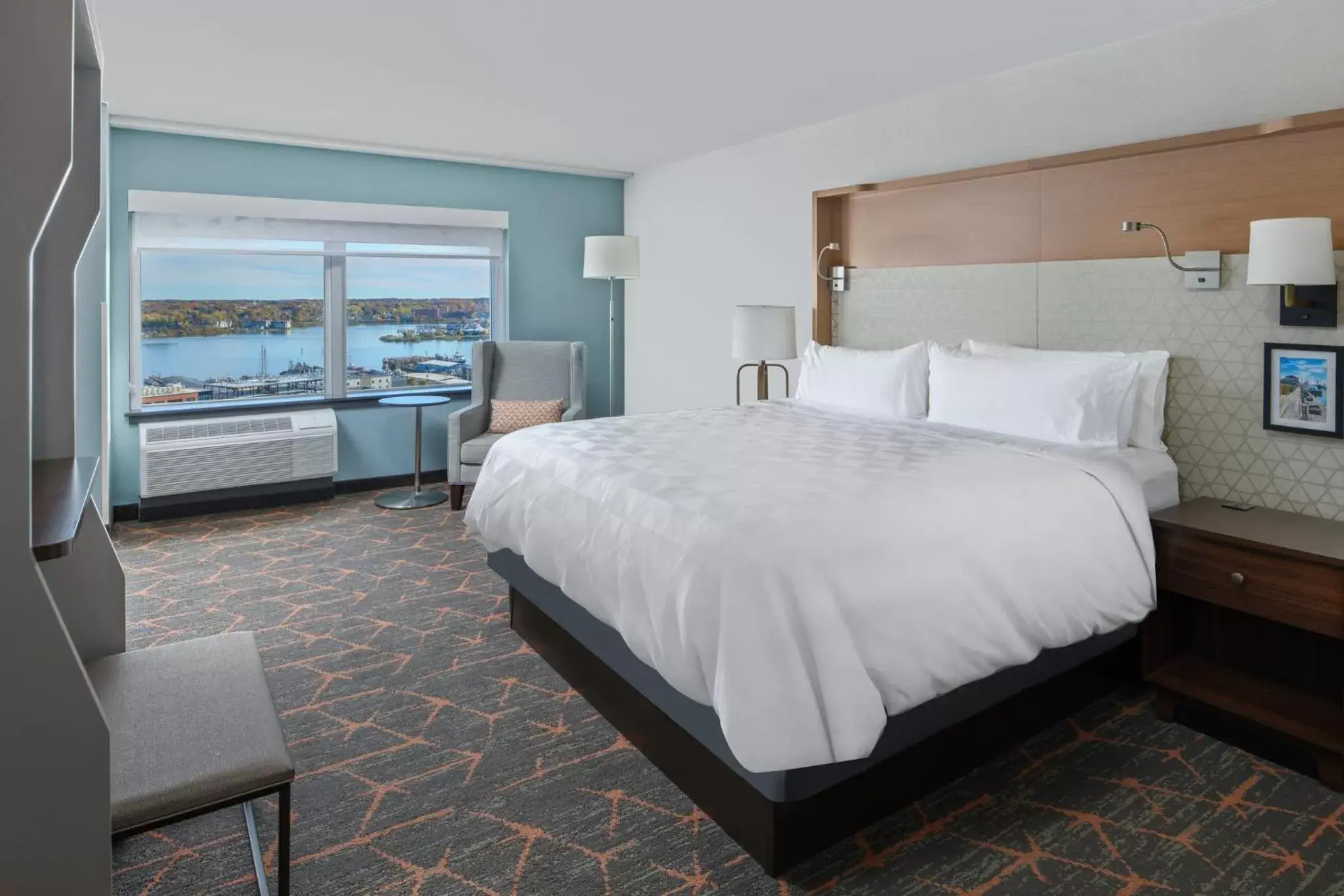 Photo of the whole room, Bed in Holiday Inn Portland-By the Bay, an IHG Hotel