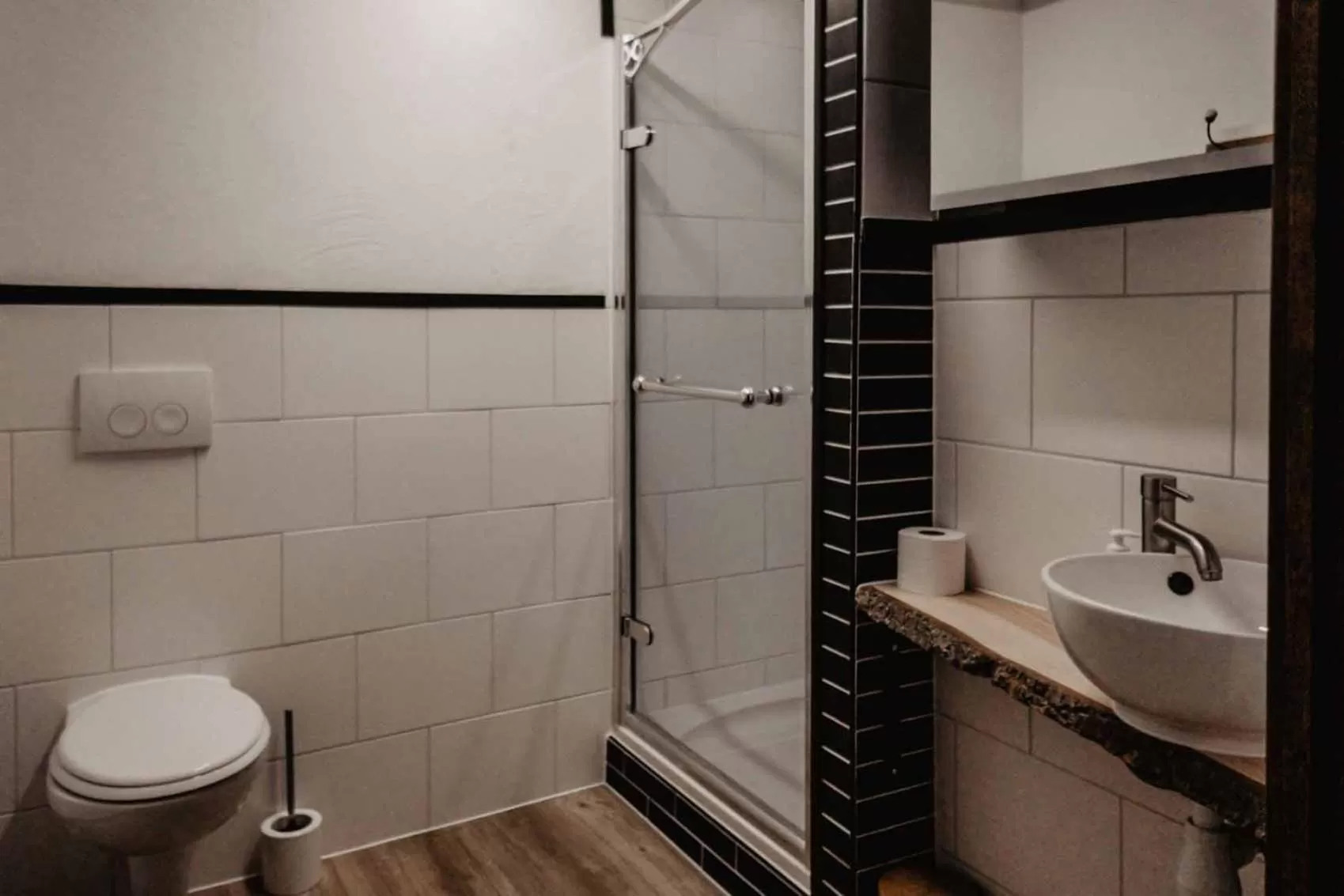 Bathroom in Herberg de Lingehoeve