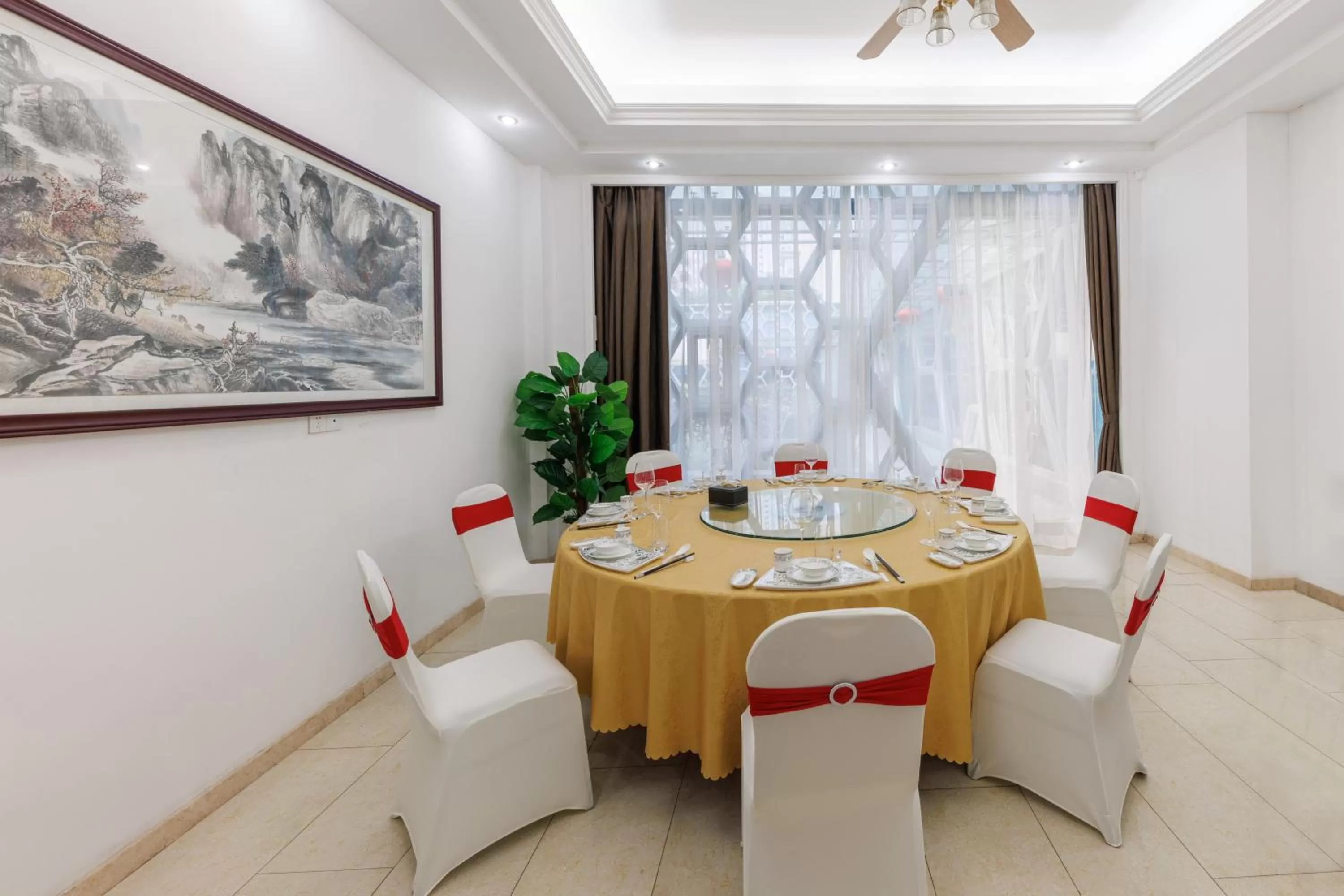 Dining area in Sunflower Hotel &Residence, Futian Port Branch