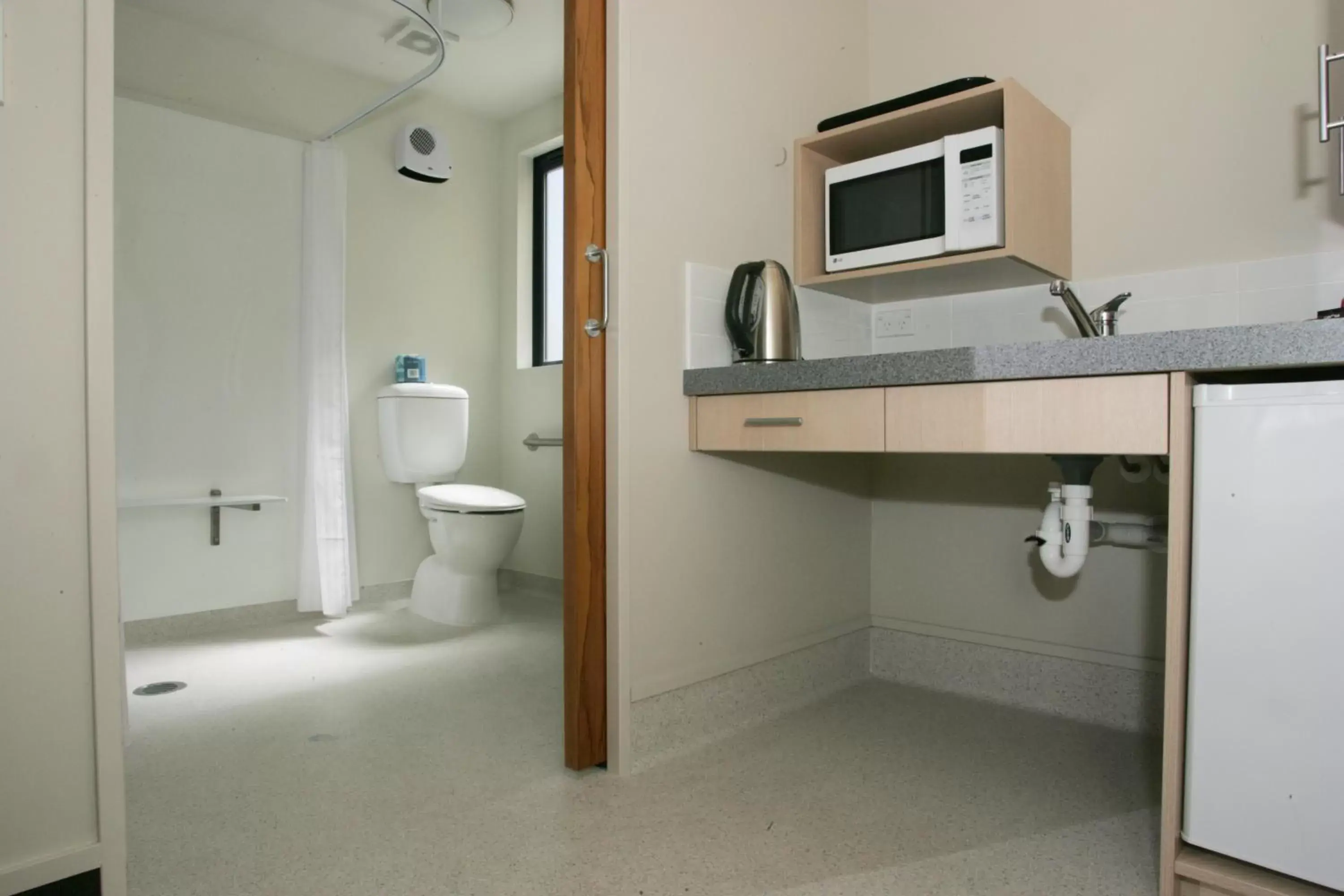 Twin Room - single occupancy - Disability Access in Bella Vista Motel Ashburton Twin Room - single occupancy - Disability Access in Bella Vista Motel Ashburton