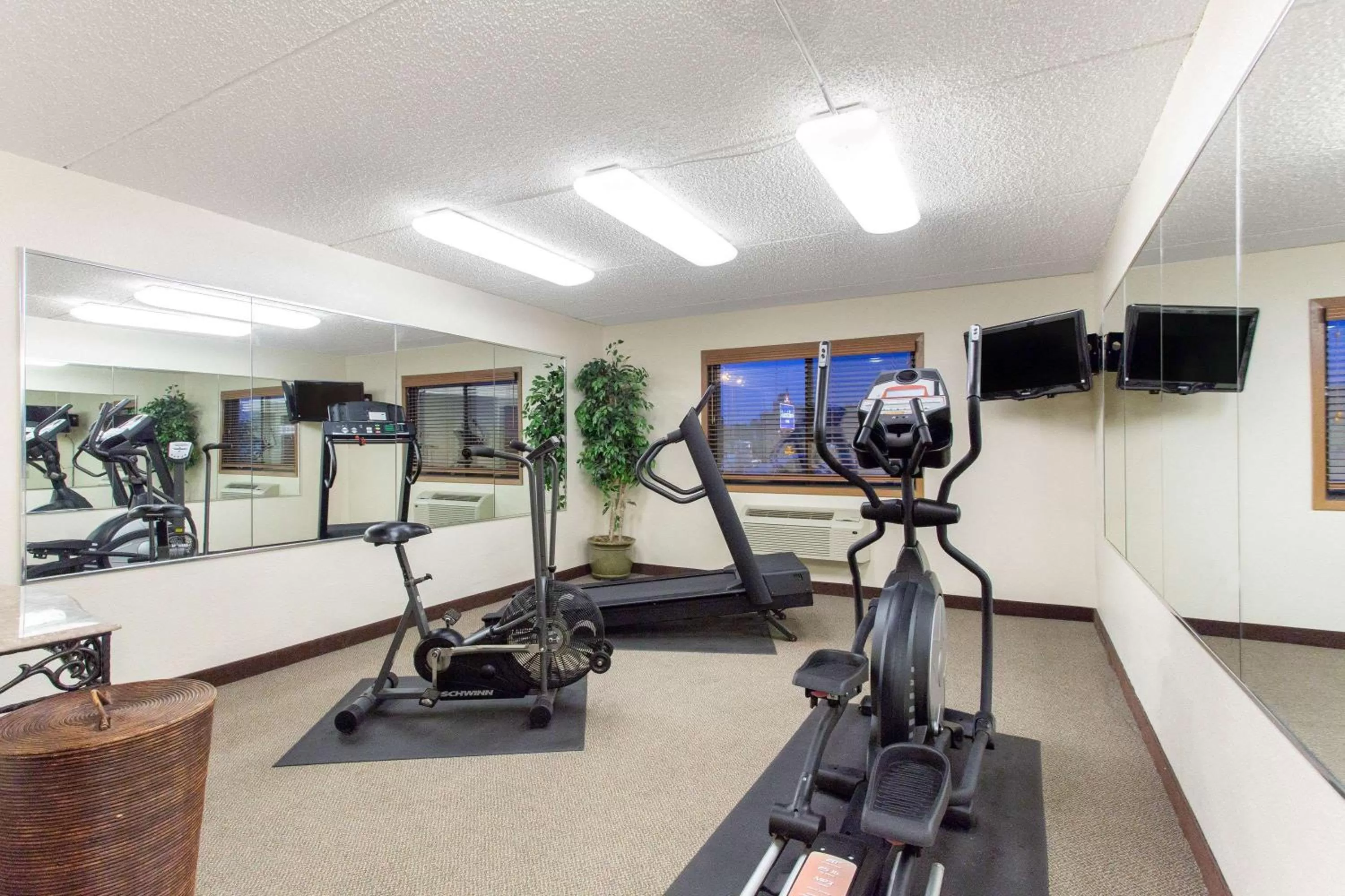 Fitness centre/facilities in AmericInn by Wyndham West Bend