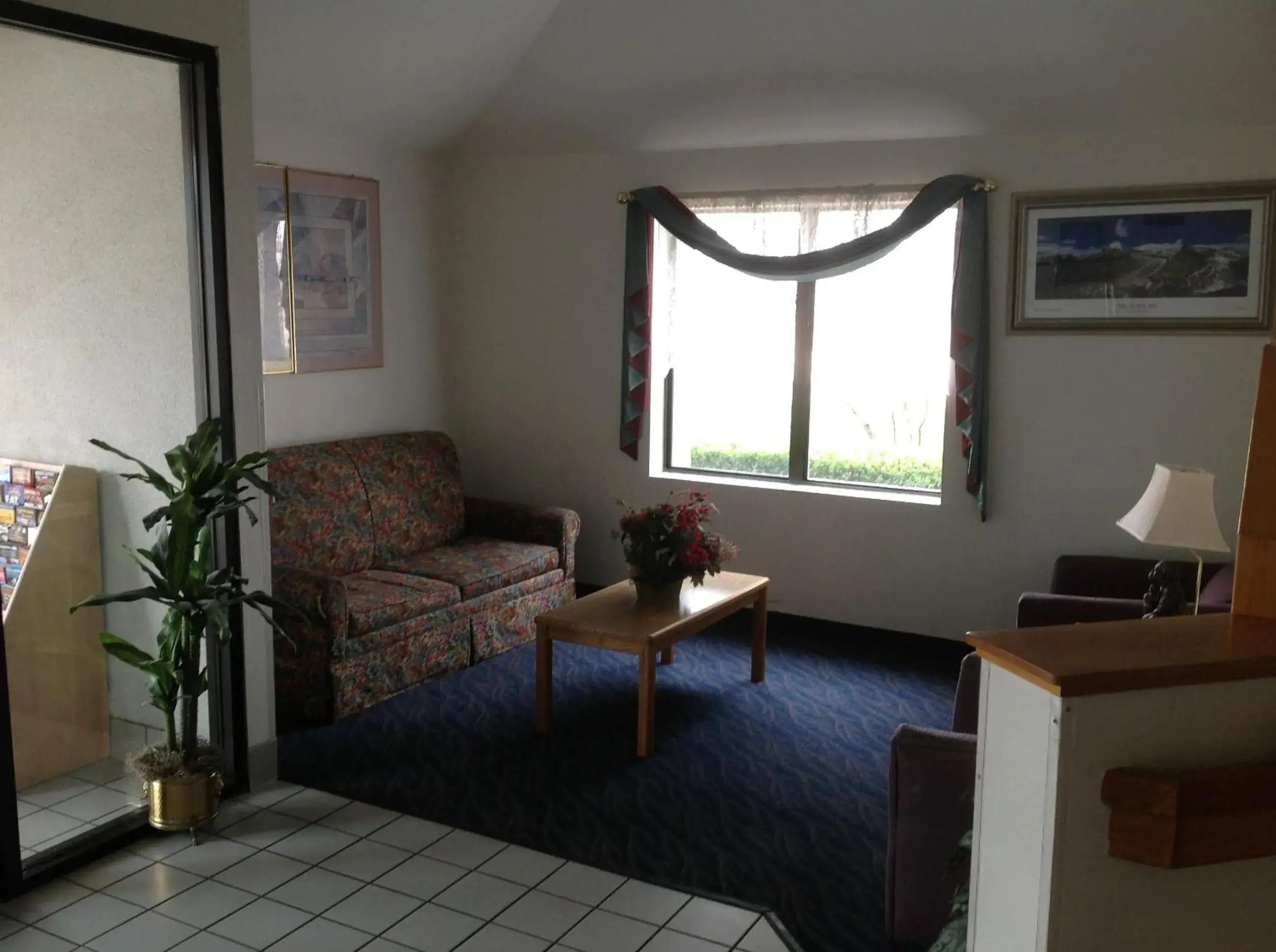 Lobby or reception, Seating Area in Motel 6 Dallas, TX - Northeast