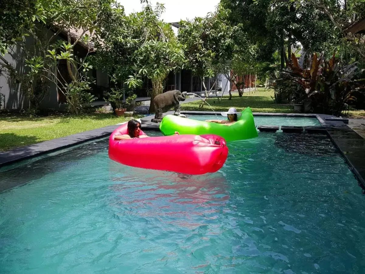 Swimming pool in Adys Inn Swimming pool in Adys Inn