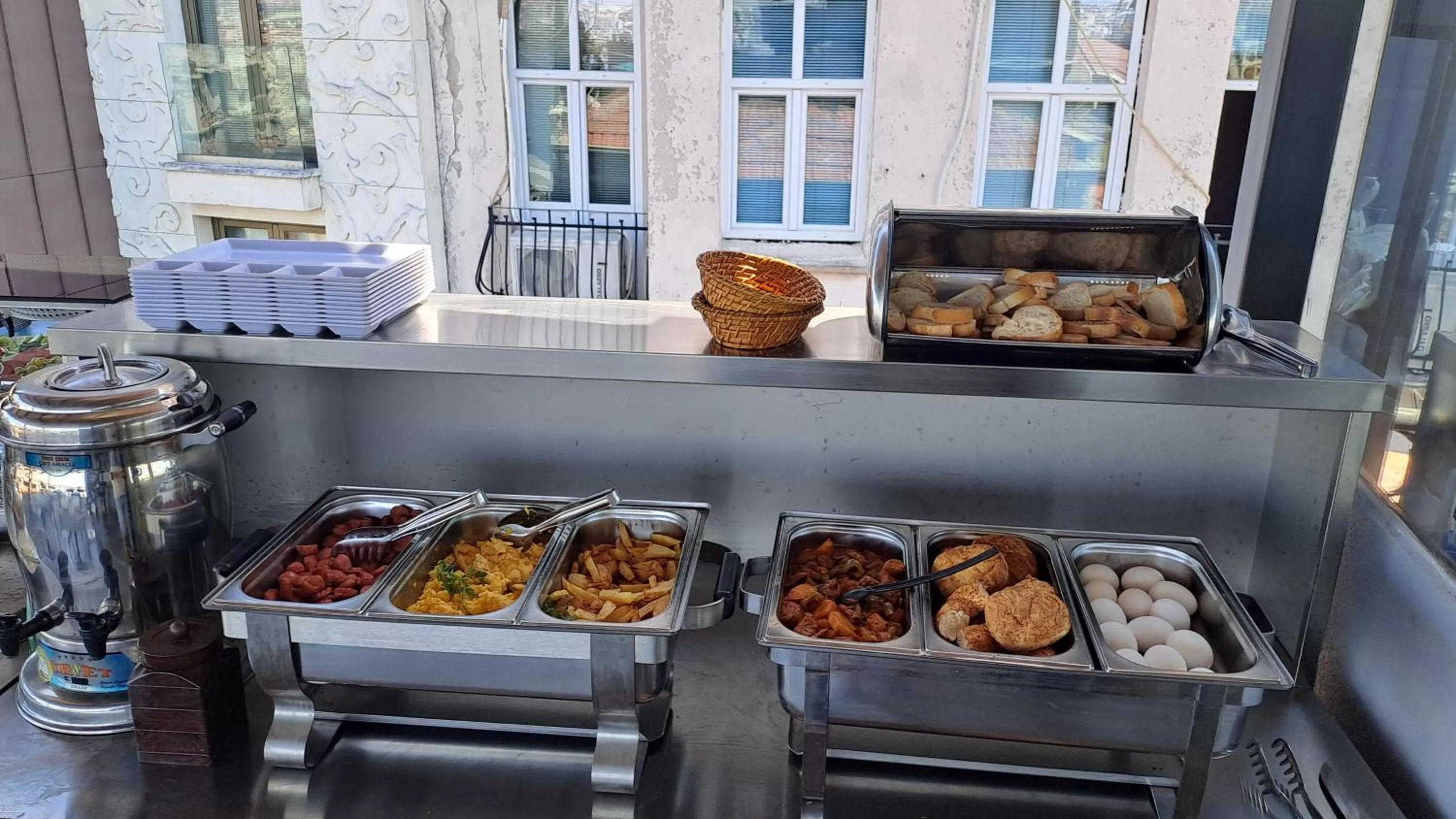 Restaurant/places to eat in Taksim Terrace Hotel