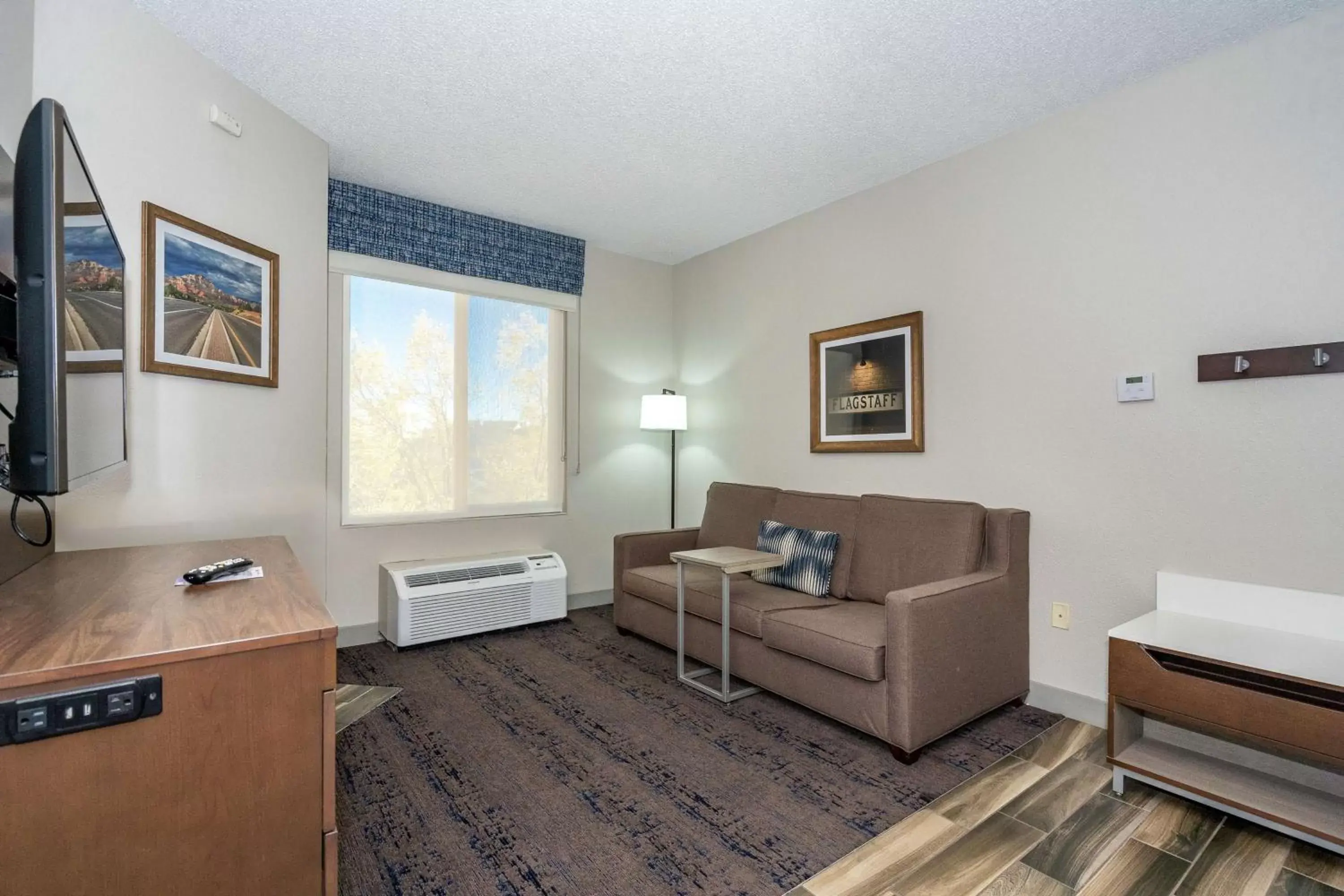 Bedroom, Seating Area in Hampton Inn & Suites Flagstaff - West