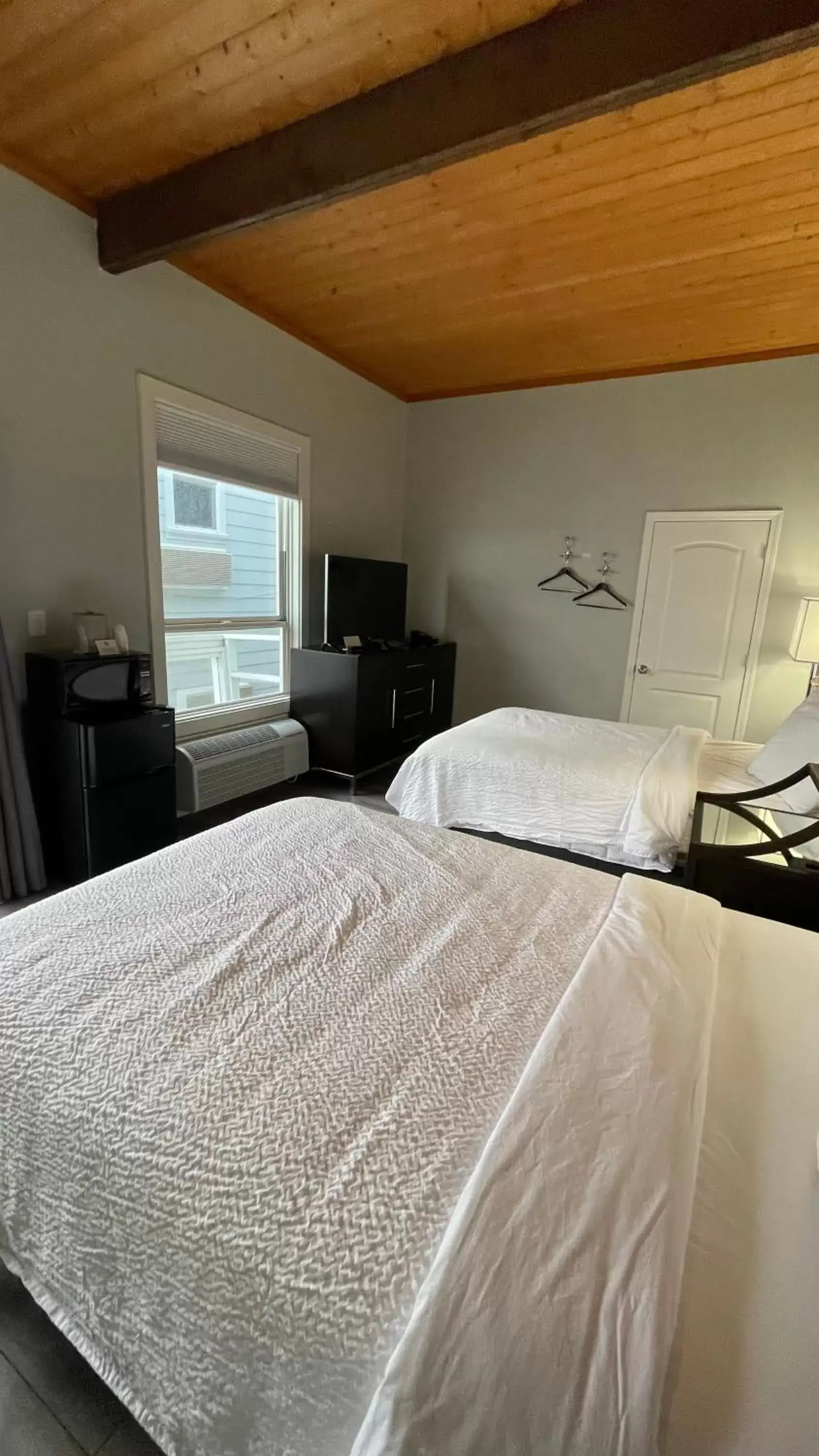 Deluxe Double Room with Sea View in Tides Inn & Suites Deluxe Double Room with Sea View in Tides Inn & Suites