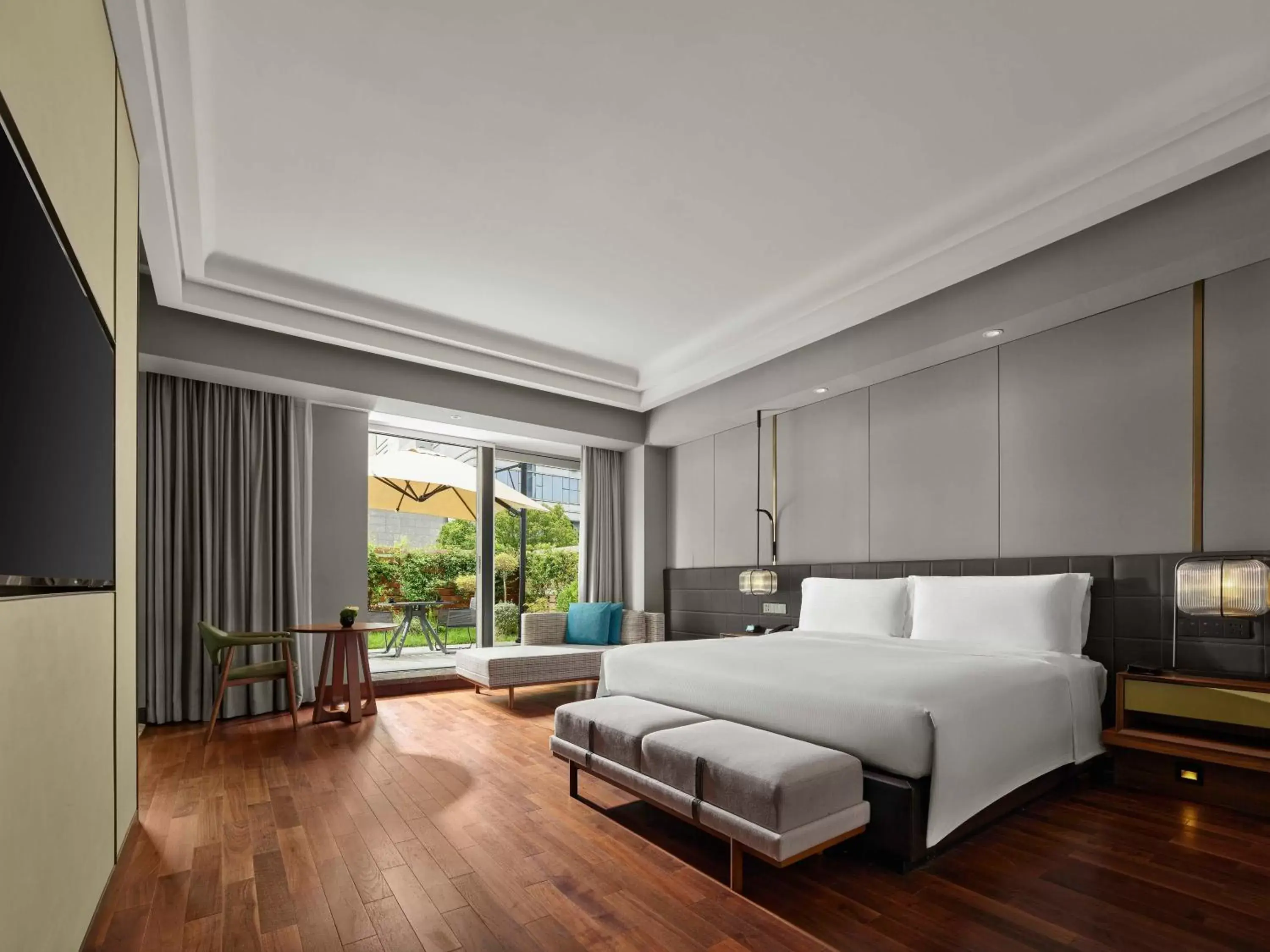 Bed in Hilton Shanghai Hongqiao