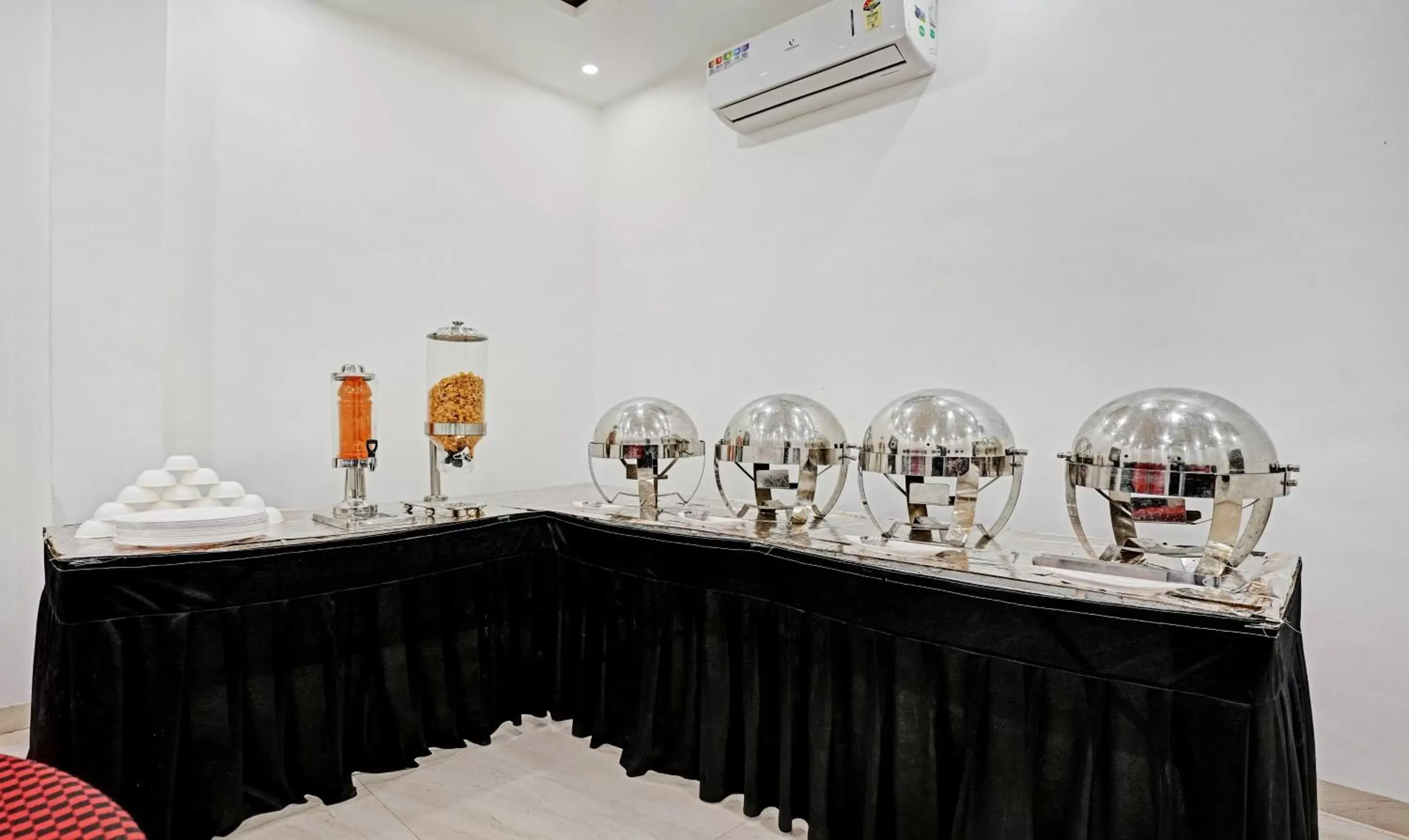 Buffet breakfast in Treebo Varsha Palace Buffet breakfast in Treebo Varsha Palace