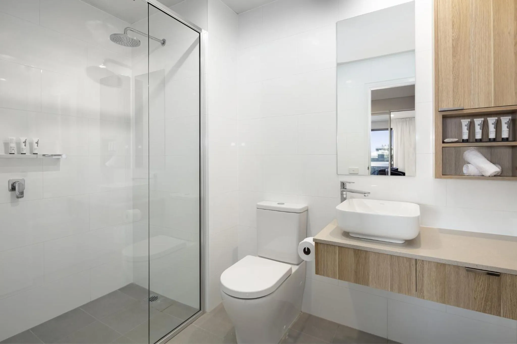 Shower in Quest Orange