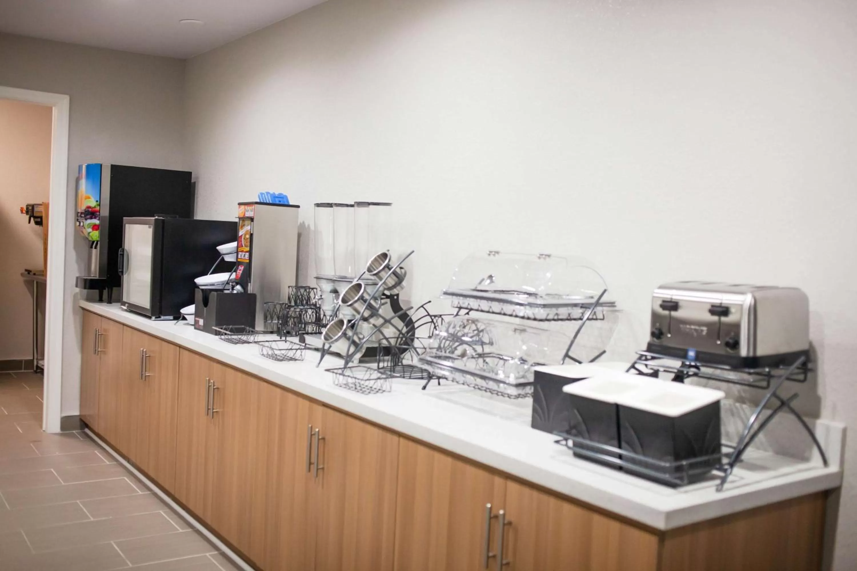 Restaurant/places to eat in Microtel Inn & Suites by Wyndham Camp Lejeune/Jacksonville