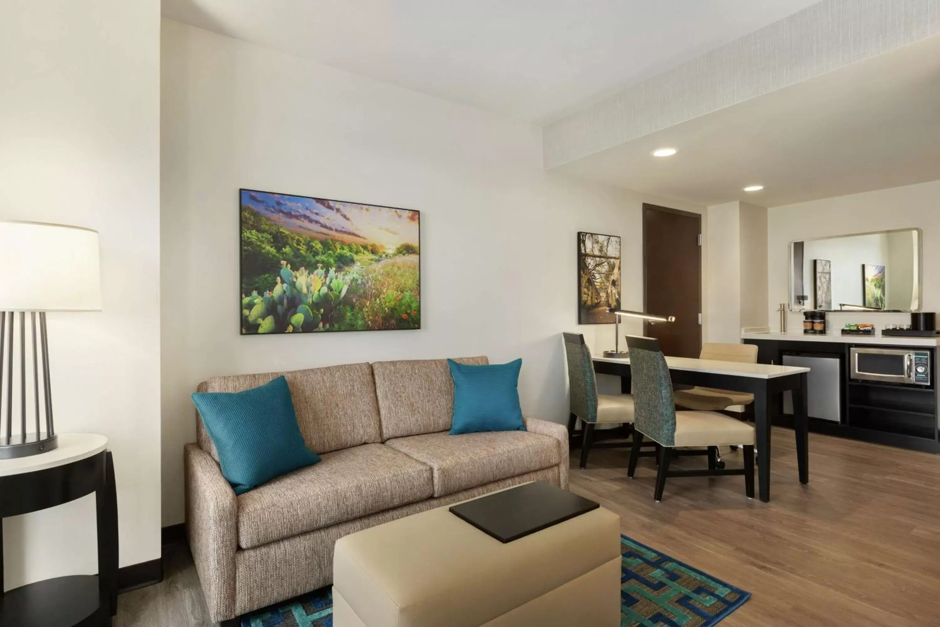 Bedroom, Seating Area in Embassy Suites By Hilton San Antonio Landmark