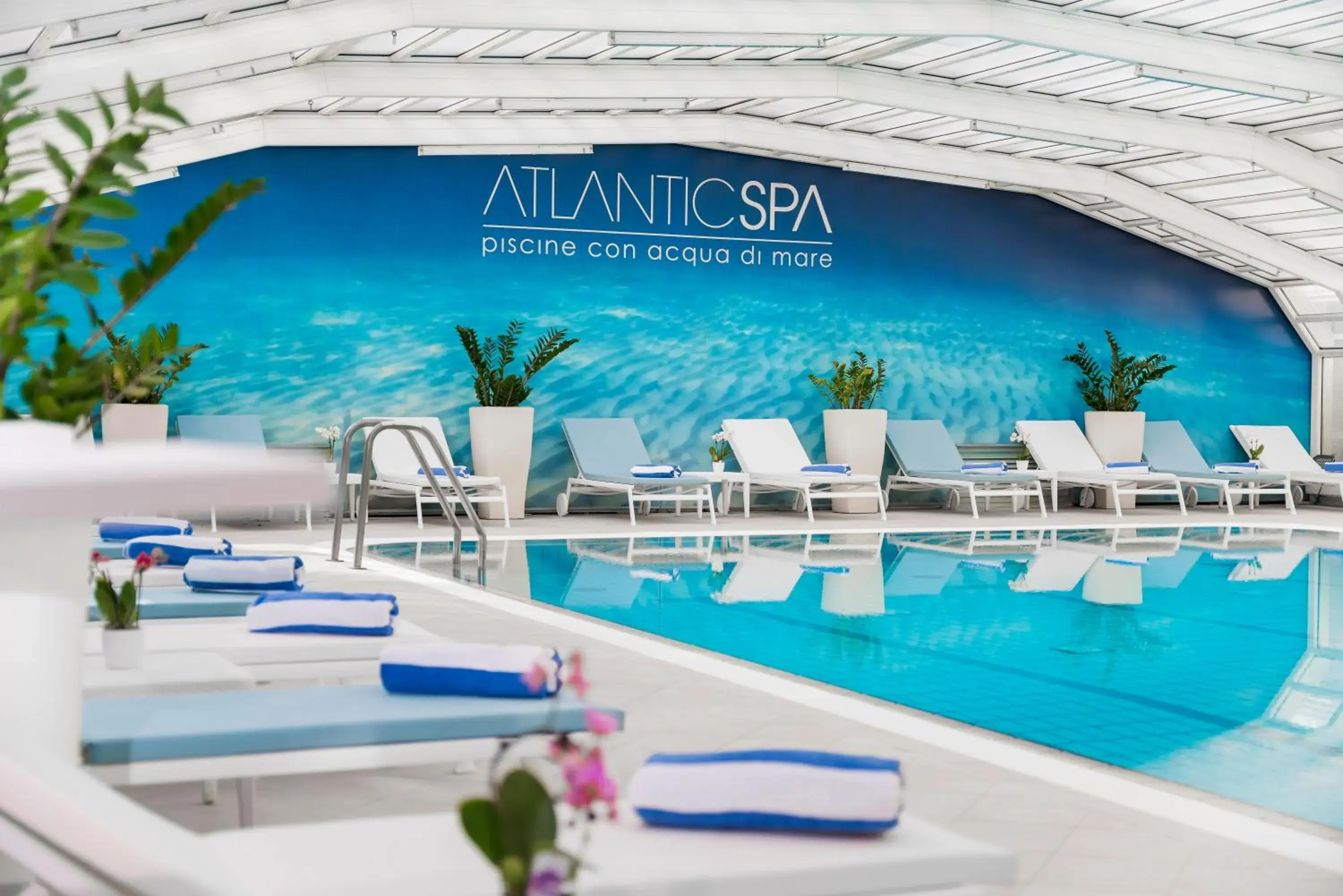 Swimming Pool in Hotel Atlantic