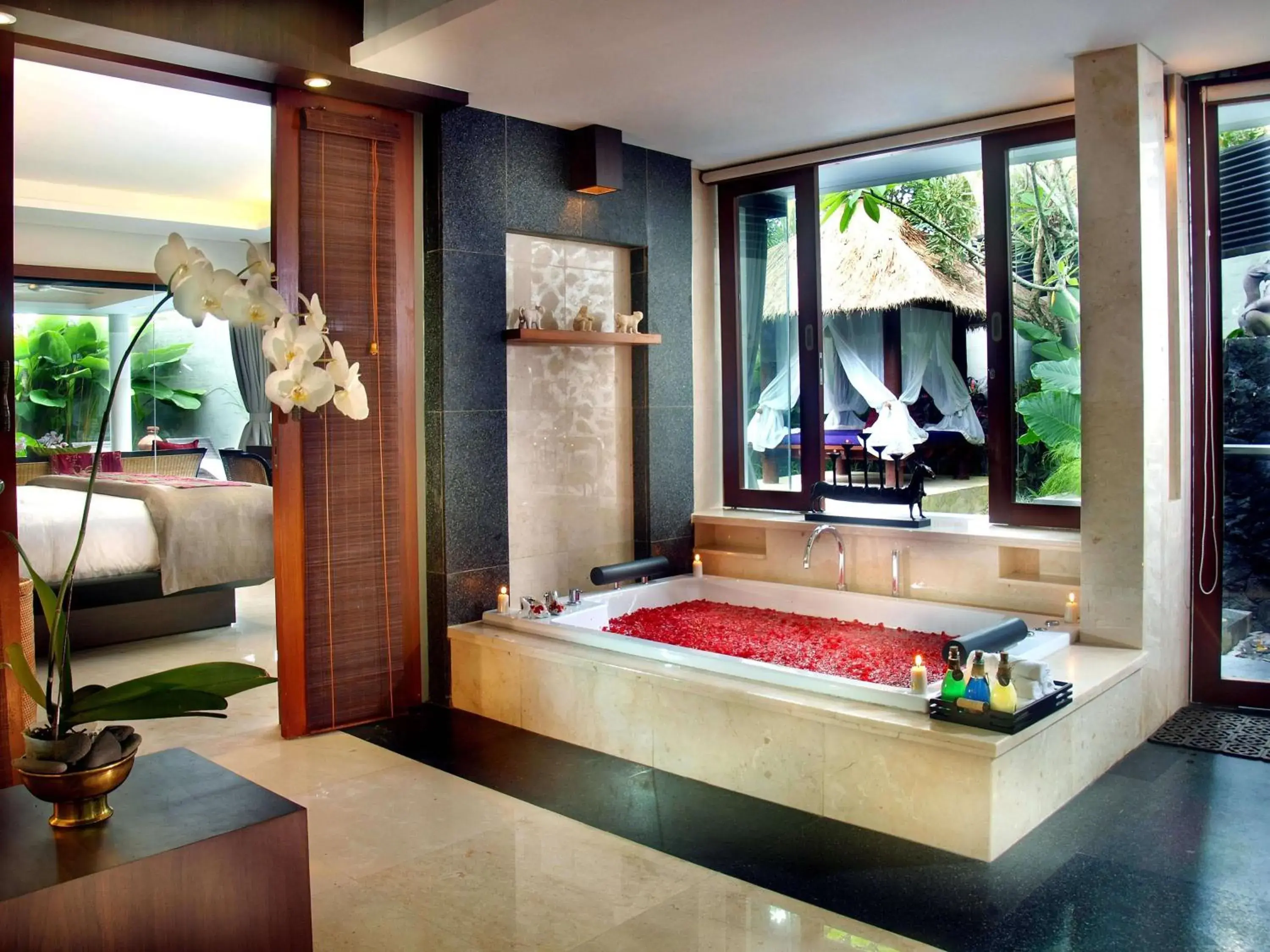 Bathroom in Royal Kamuela Villas & Suites at Monkey Forest Ubud