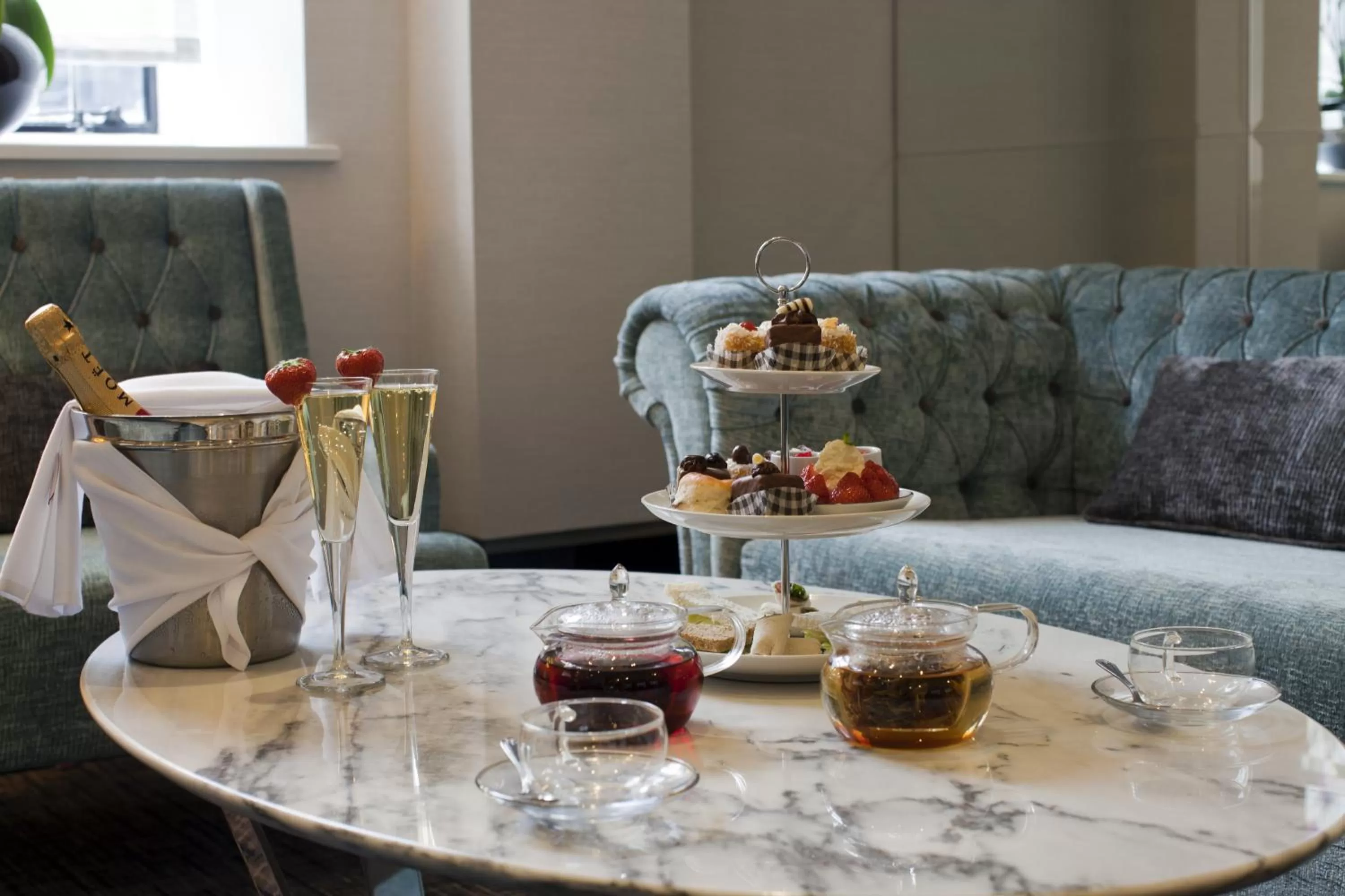 Lounge or bar in Wellington Hotel by Blue Orchid